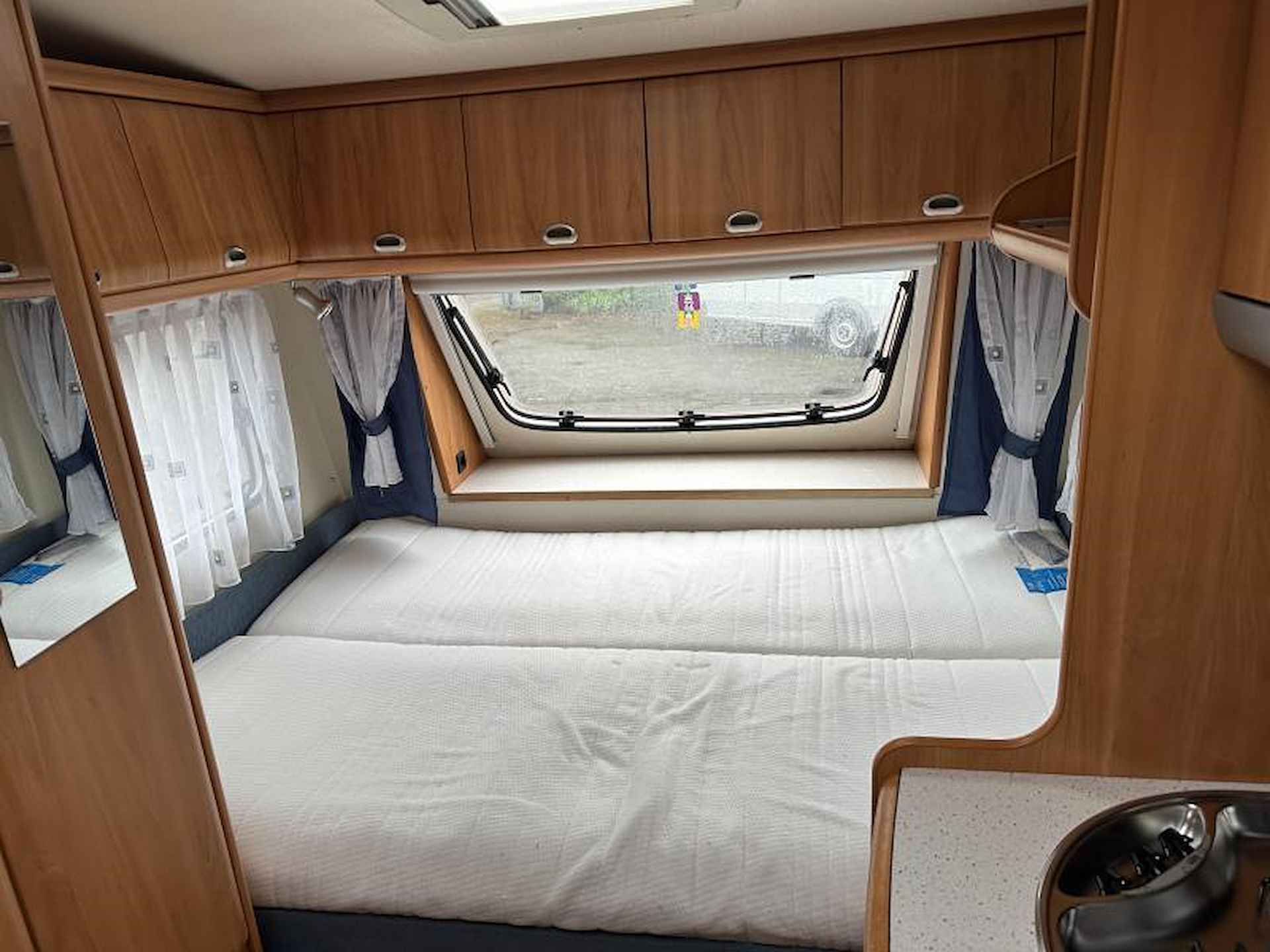 Hobby De luxe Easy 400 SF vast bed en mover - 18/25