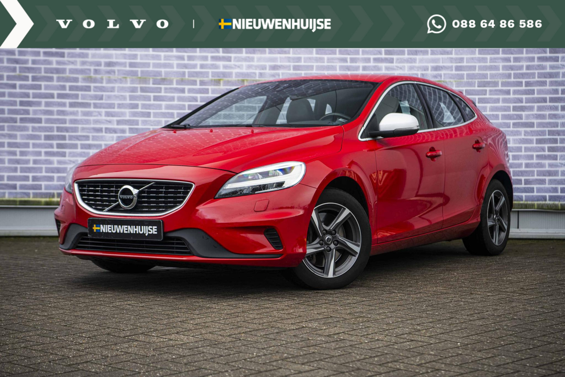 Volvo V40 2.0 D2 Nordic+ Sport | R-Design | Trekhaak | Leder | Standkachel | Stoelverwarming | Voorruit Verwarming |