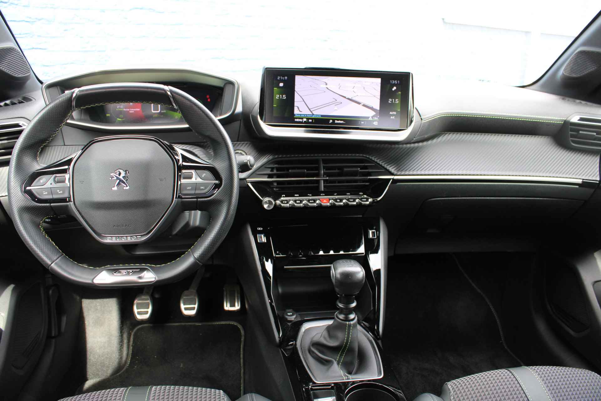 Peugeot 208 5drs 1.2 PureTech 100pk GT-Line | Navigatie | Camera | Full LED | Spoiler | 23.500km | Apple Carplay | - 16/34