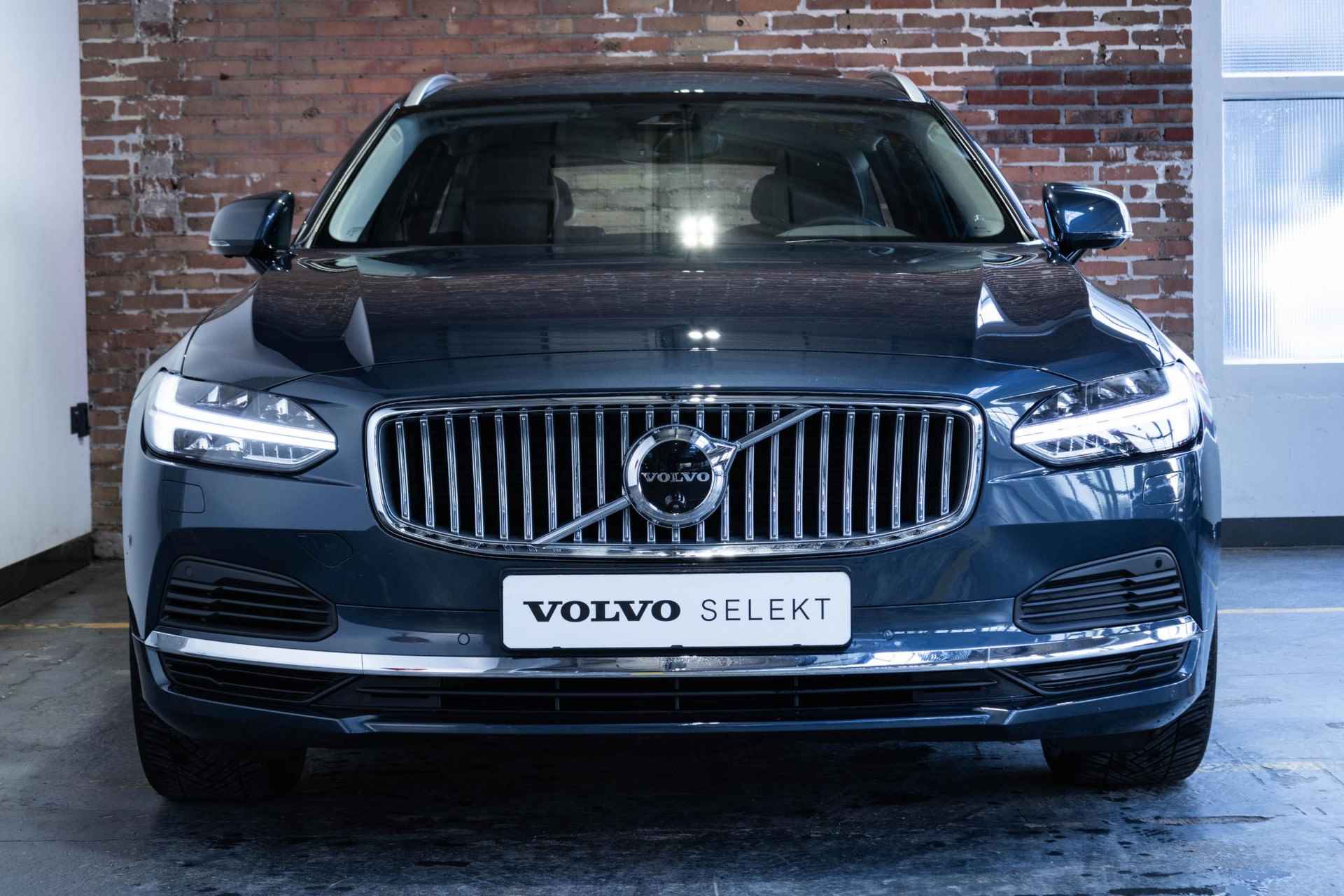 Volvo V90 T6 Automaat Recharge AWD Ultra Bright | Long Range | Panoramadak | Interieur Voorverwarming | Adaptive Cruise Control | Blind Spot | Head-up Display| 360º camera | Alarmklasse 3 | Google infotainment | Harman Kardon premium audio | Stoelverwarming - 7/48