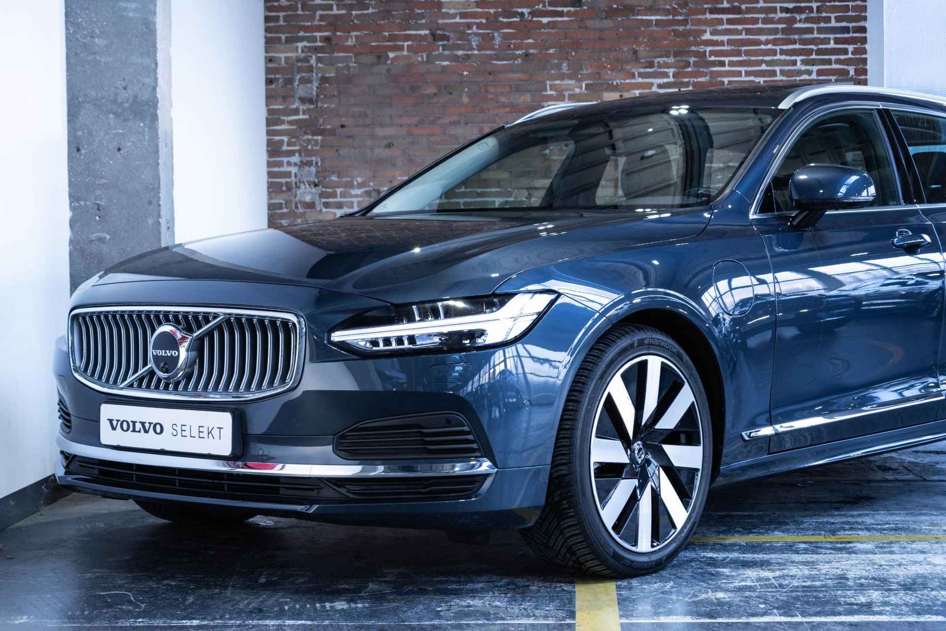 Volvo V90 T6 Automaat Recharge AWD Ultra Bright | Long Range | Panoramadak | Interieur Voorverwarming | Adaptive Cruise Control | Blind Spot | Head-up Display| 360º camera | Alarmklasse 3 | Google infotainment | Harman Kardon premium audio | Stoelverwarming - 8/48