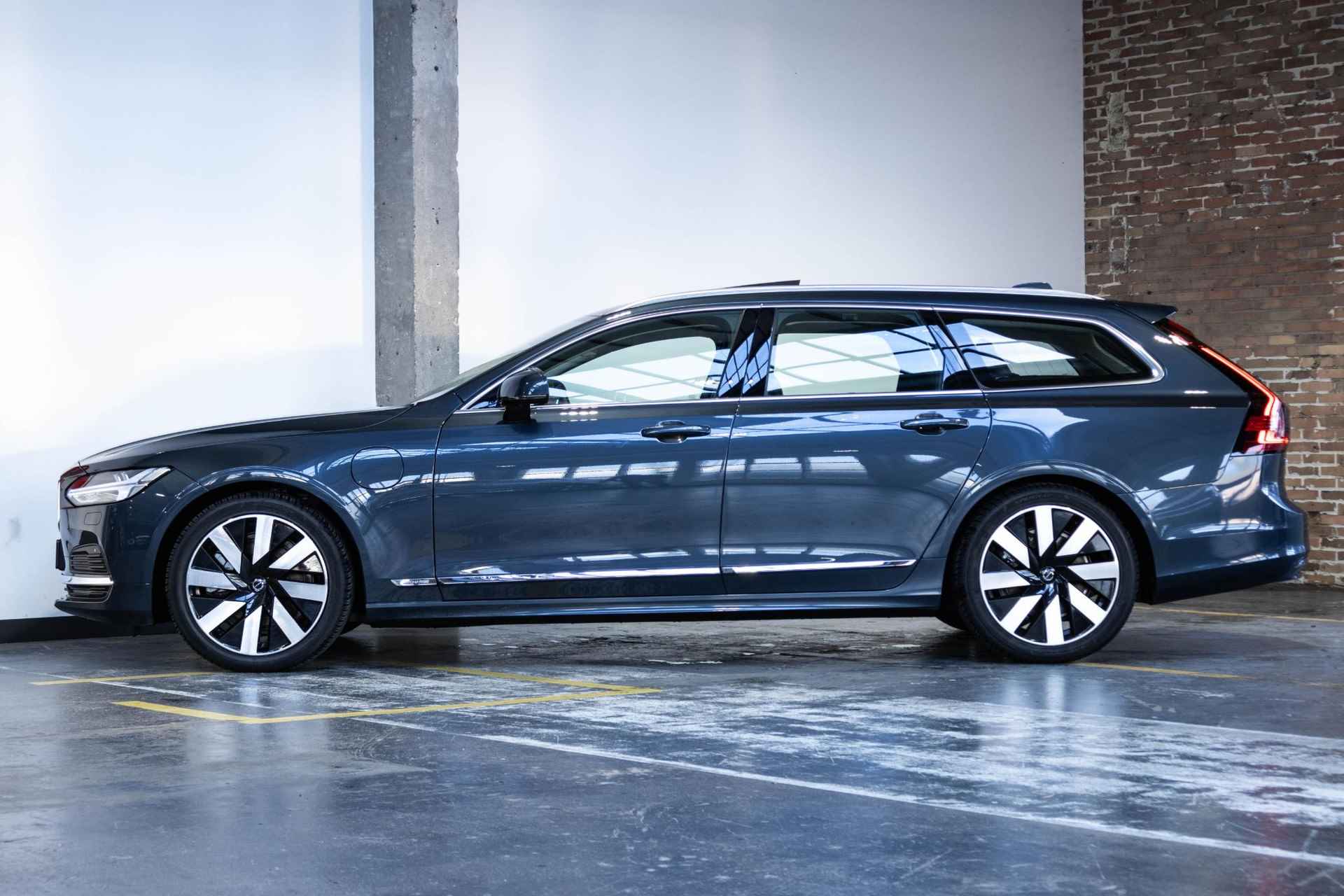 Volvo V90 T6 Automaat Recharge AWD Ultra Bright | Long Range | Panoramadak | Interieur Voorverwarming | Adaptive Cruise Control | Blind Spot | Head-up Display| 360º camera | Alarmklasse 3 | Google infotainment | Harman Kardon premium audio | Stoelverwarming - 9/48