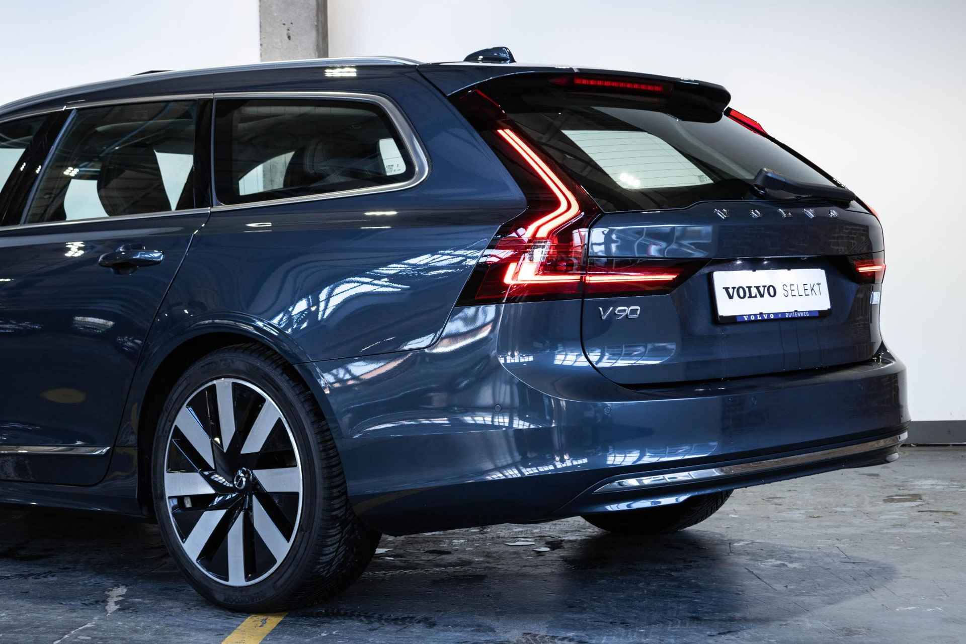 Volvo V90 T6 Automaat Recharge AWD Ultra Bright | Long Range | Panoramadak | Interieur Voorverwarming | Adaptive Cruise Control | Blind Spot | Head-up Display| 360º camera | Alarmklasse 3 | Google infotainment | Harman Kardon premium audio | Stoelverwarming - 10/48