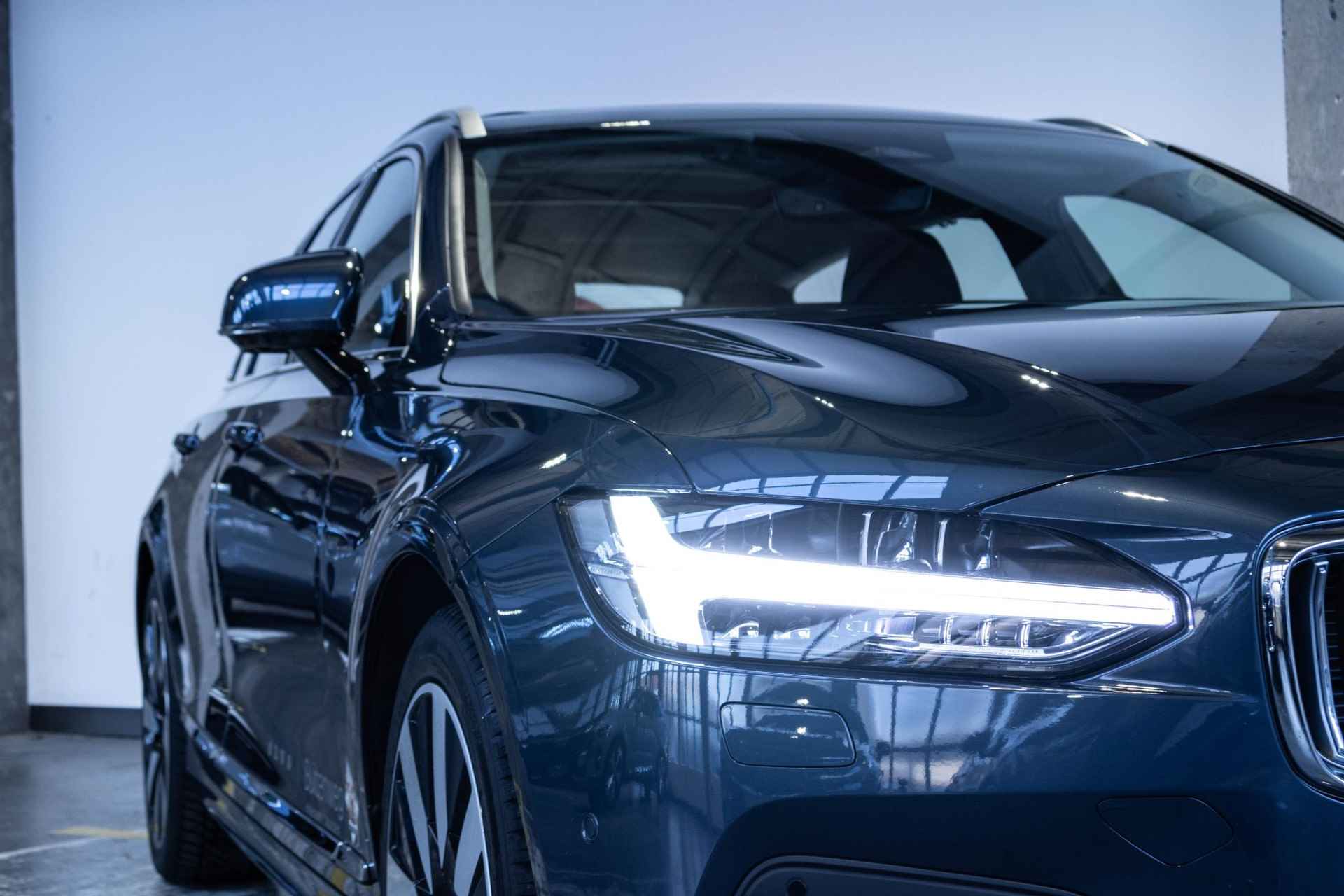 Volvo V90 T6 Automaat Recharge AWD Ultra Bright | Long Range | Panoramadak | Interieur Voorverwarming | Adaptive Cruise Control | Blind Spot | Head-up Display| 360º camera | Alarmklasse 3 | Google infotainment | Harman Kardon premium audio | Stoelverwarming - 16/48