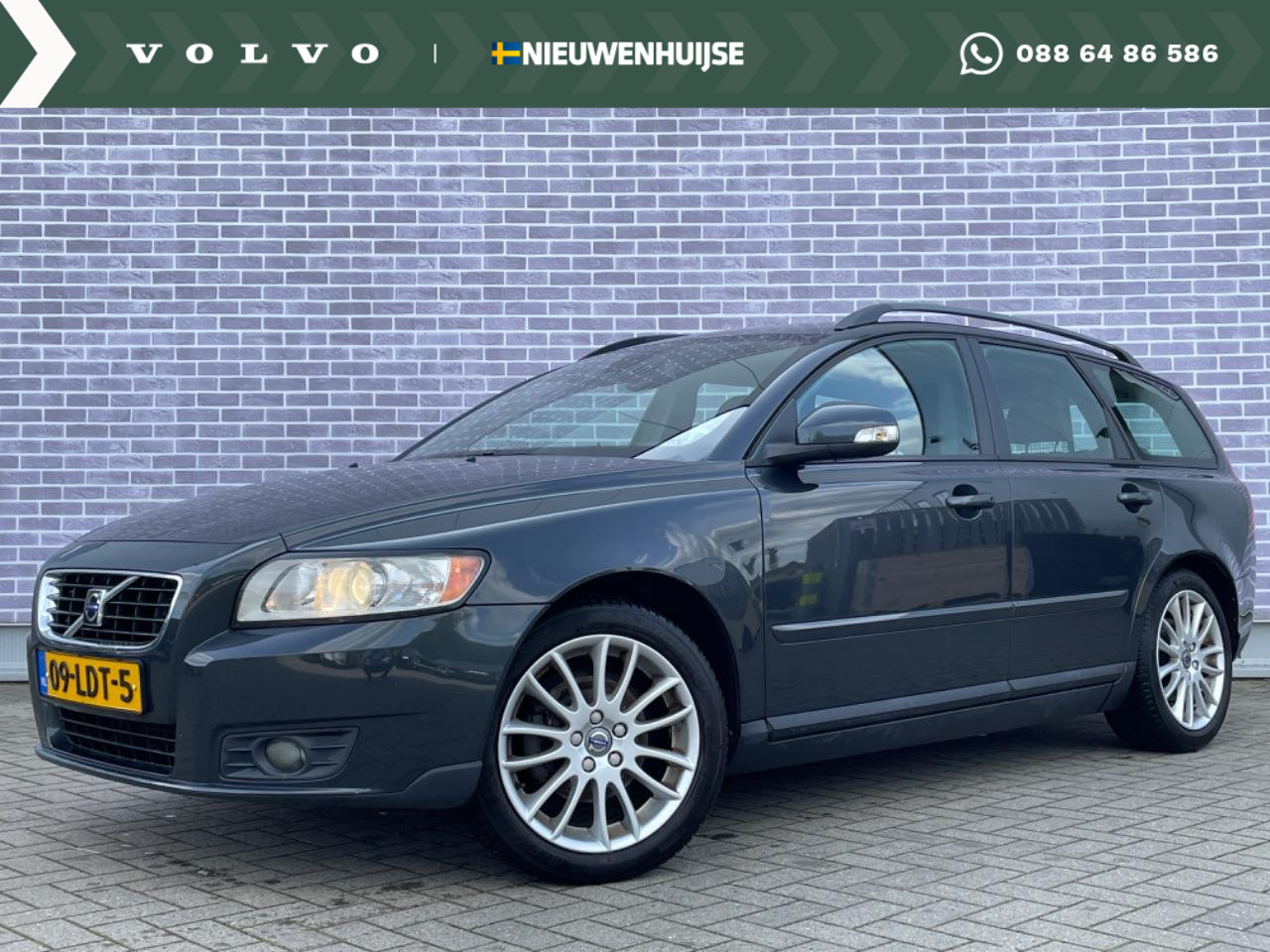 Volvo V50 2.0 Sport | Trekhaak | Climate control | High Performance Audio | 17"lm velgen | automatisch dimmende binnenspiegel | Regensensor | Bluetooth | Dakrails |