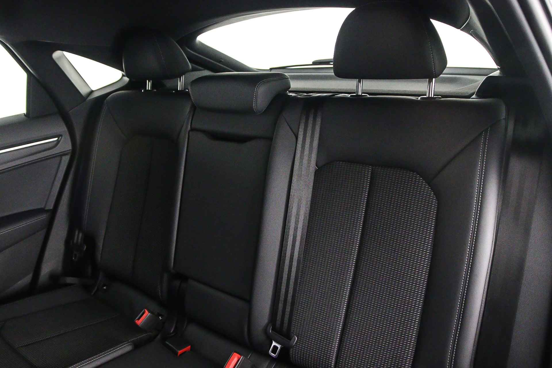Audi Q3 Sportback S Edition 45 TFSI 245pk | Panodak | Adapt. Cruise | 20 inch | Audi Sound | Achteruitrijcamera | Dodehoek | Grootlichtassist | S-Line | - 32/46