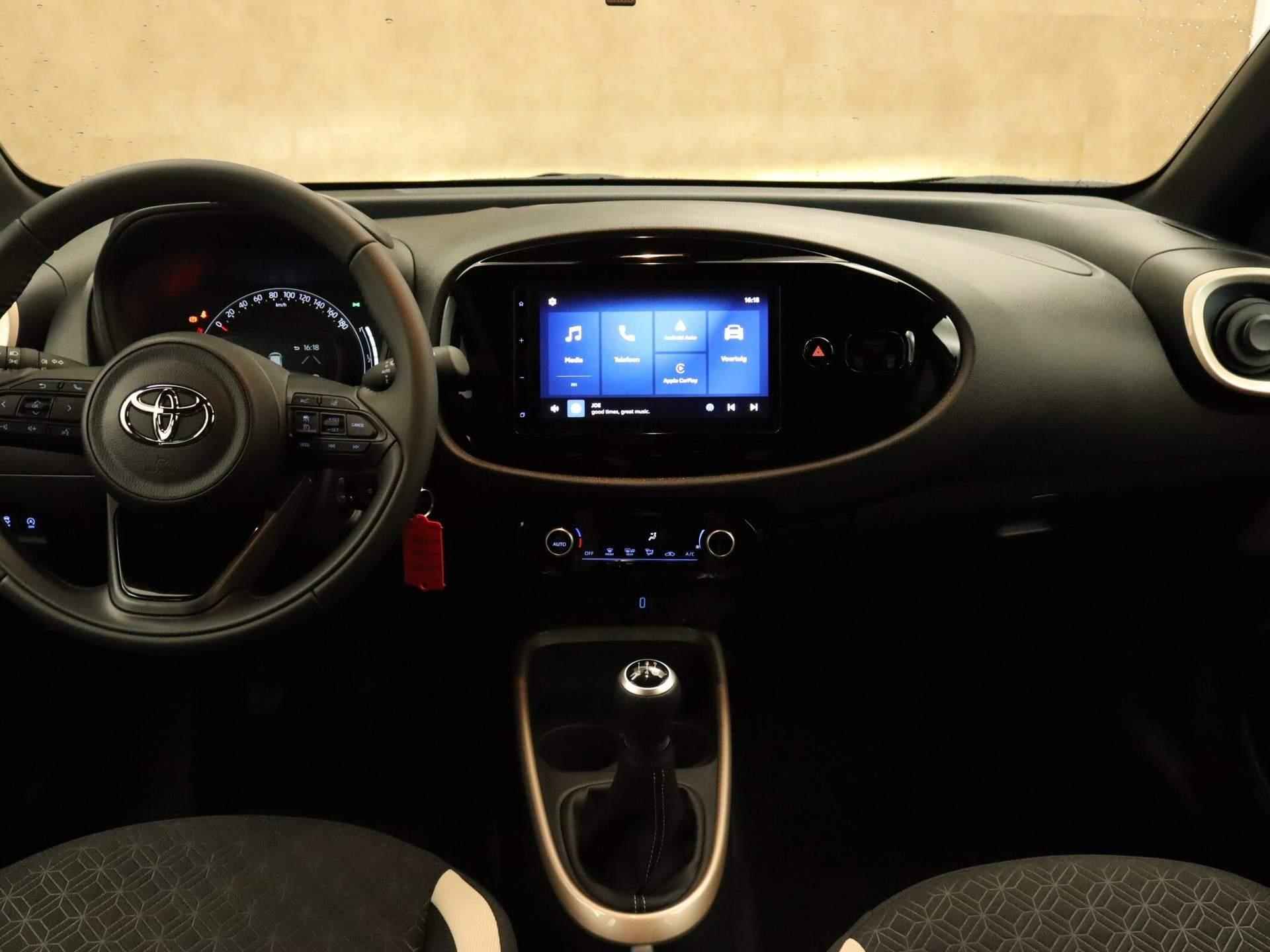 Toyota Aygo X 1.0 VVT-i MT Pulse - ORIGINEEL NEDERLANDSE AUTO - DIRECT UIT VOORRAAD LEVERBAAR - LEASE MOGELIJK! - ADAPTIVE CRUISE CONTROL - ACHTERUITRIJ CAMERA - 4/29
