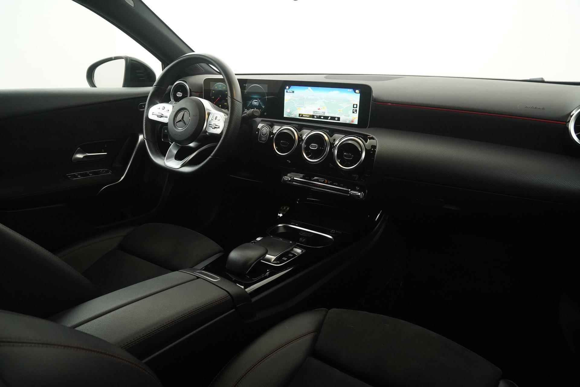 Mercedes-Benz A-klasse 200 Premium | Virtual cockpit | Camera | - 2/37
