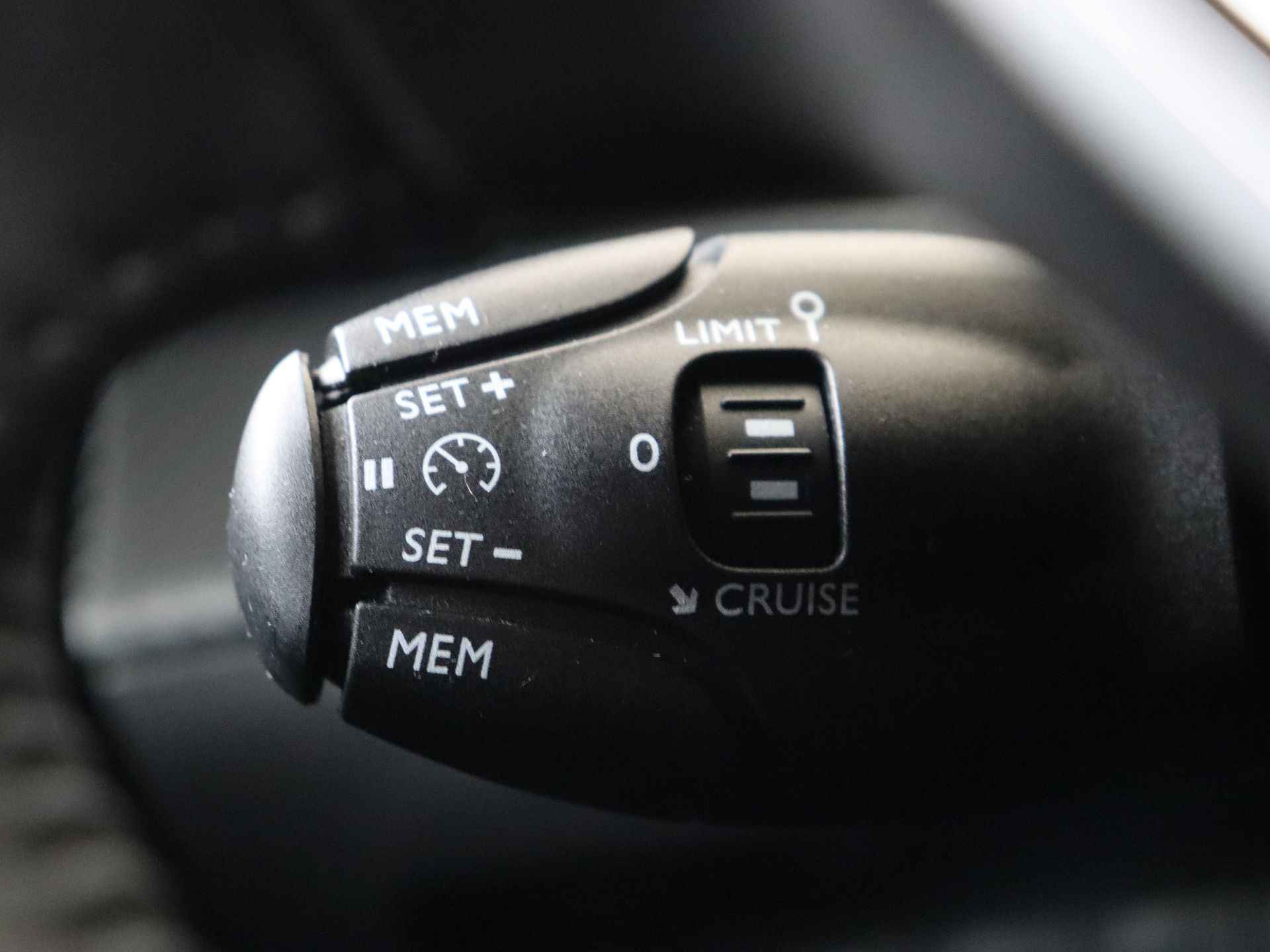 Peugeot 208 1.2 PureTech Active Pack Navigatie | Lichtmetalen Velgen | Cruise Control | Parkeersensoren - 24/42