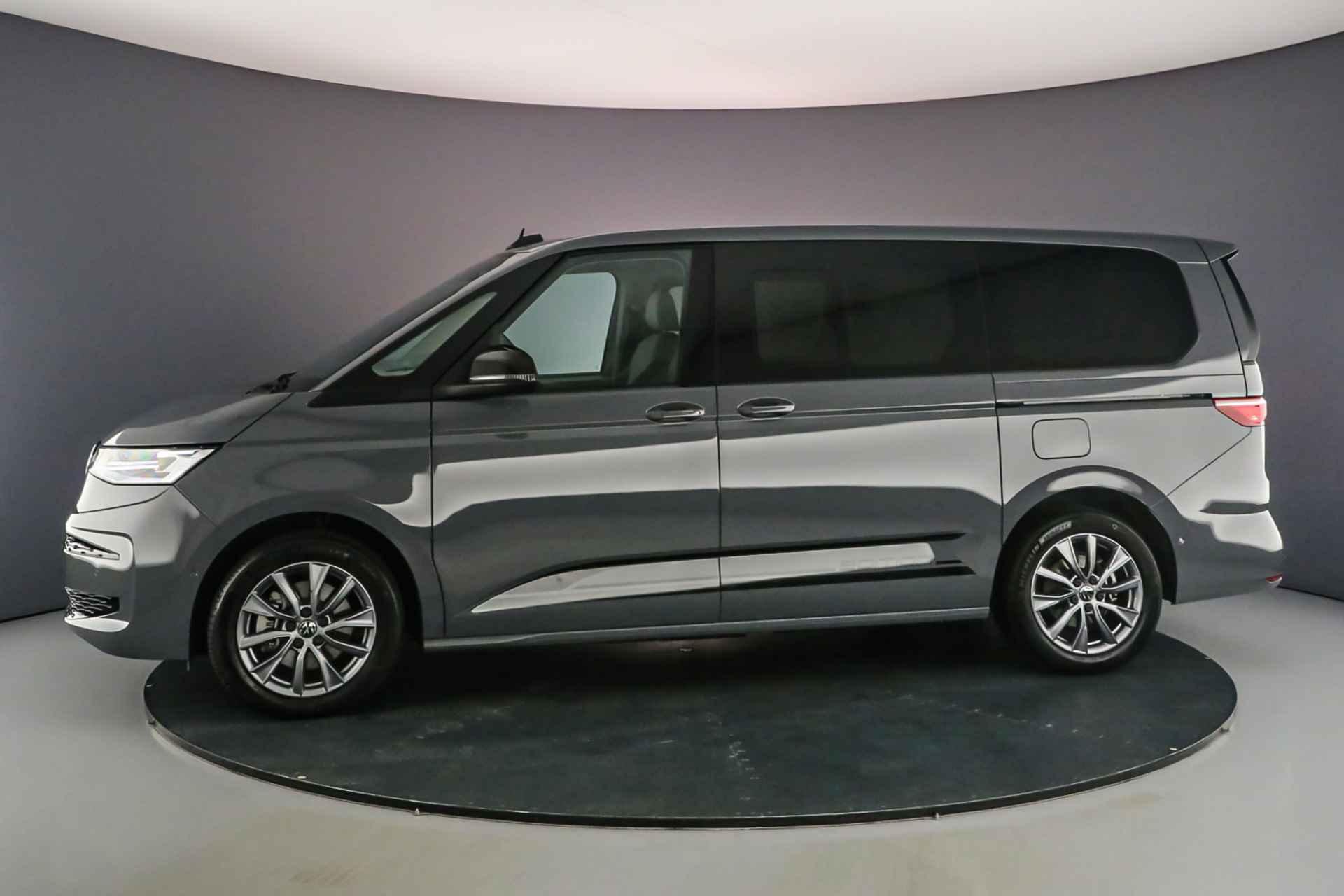 Volkswagen Multivan 1.4 eHybrid L2H1 Style T7 1.4 TSI PHEV 218PK L2H1 | Navigatie | 7-zitter| Panoramadak | Led | - 3/56