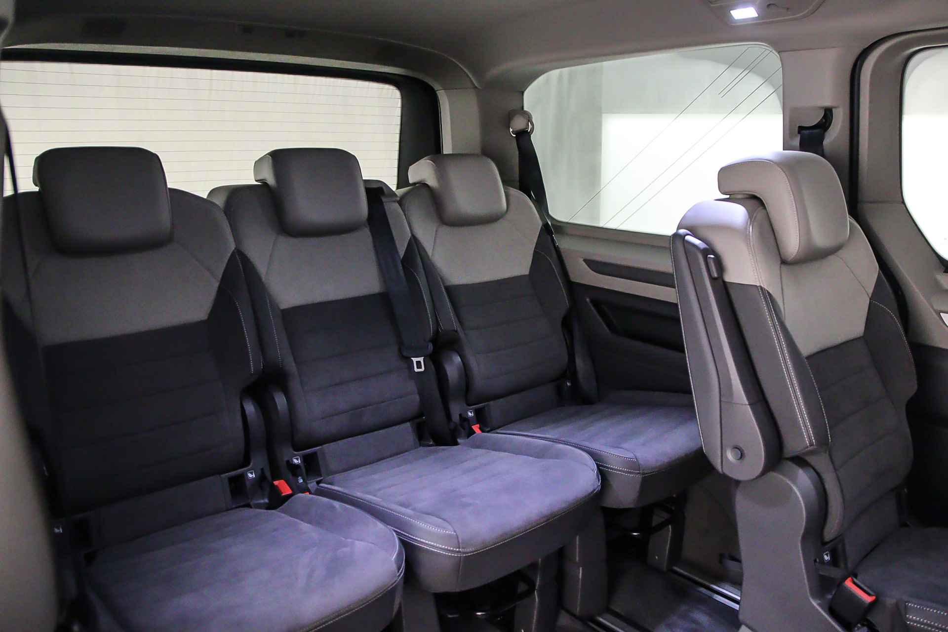 Volkswagen Multivan 1.4 eHybrid L2H1 Style T7 1.4 TSI PHEV 218PK L2H1 | Navigatie | 7-zitter| Panoramadak | Led | - 45/56