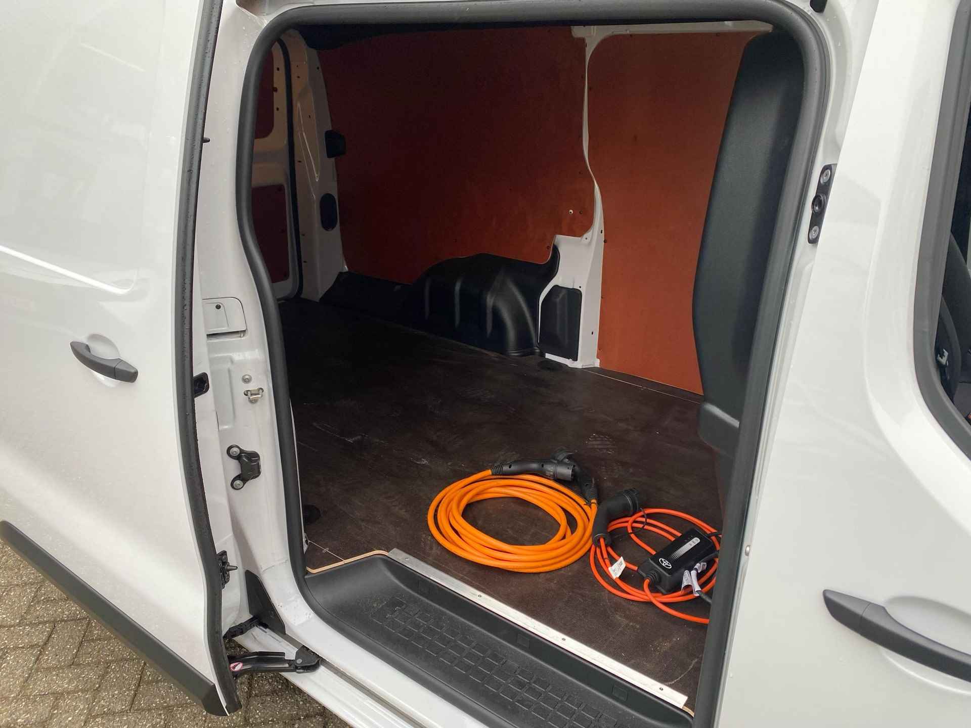 Toyota Proace Long Worker CHALLENGER 75KWH ELECTRIC - 8/43