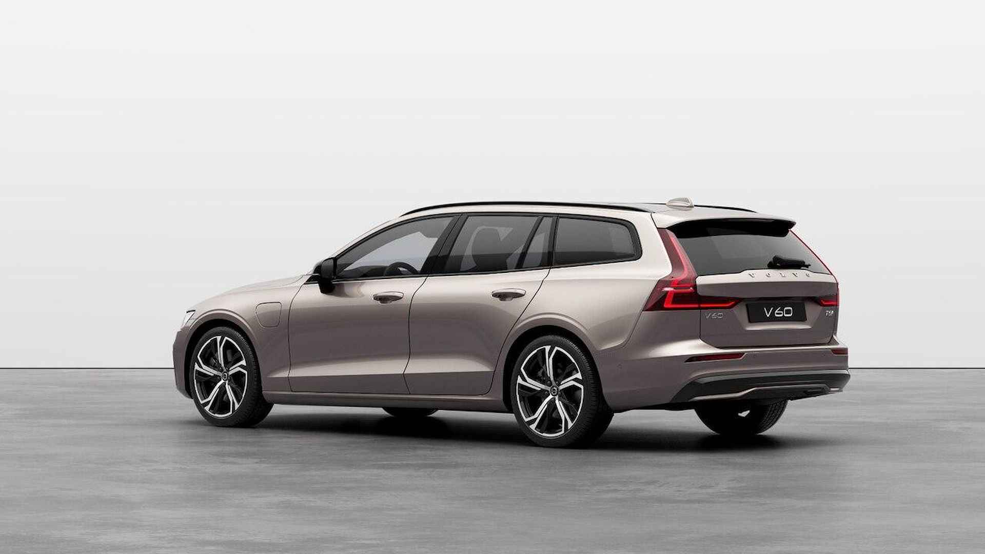 Volvo V60 2.0 T6 Recharge AWD Plus Dark | Harman Kardon Premium Sound | Visual Park Assist 360° Camera | Schuif/Kanteldak | Elektrisch Verstelbare Voorstoelen met Geheugen | 19" Lichtmetalen Wielen | - 11/19