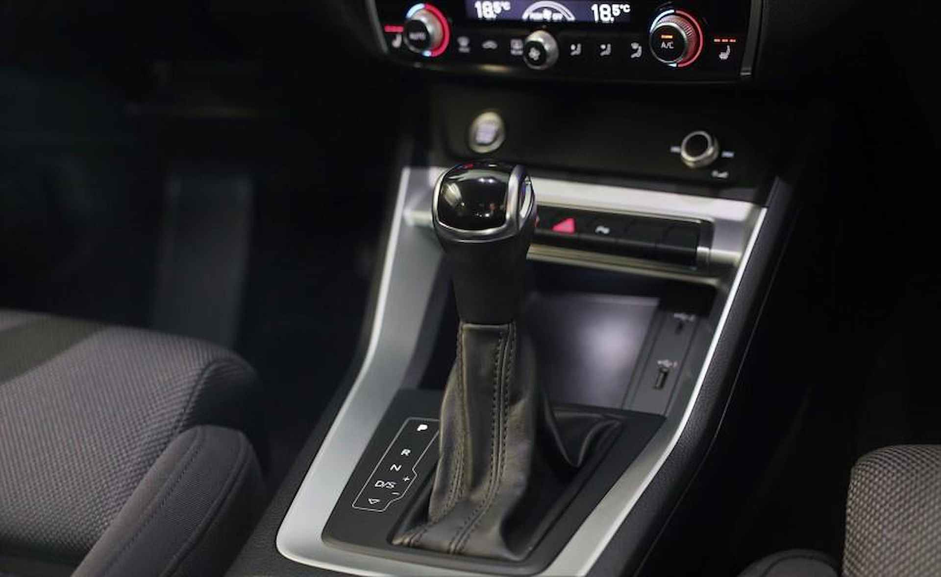 Audi Q3 35 TFSI S Line / AUT / Virtual Cockpit / Lane Assist / Dode Hoek / Elek Achterklep / Led / Pdc / 21 Inch - 23/49