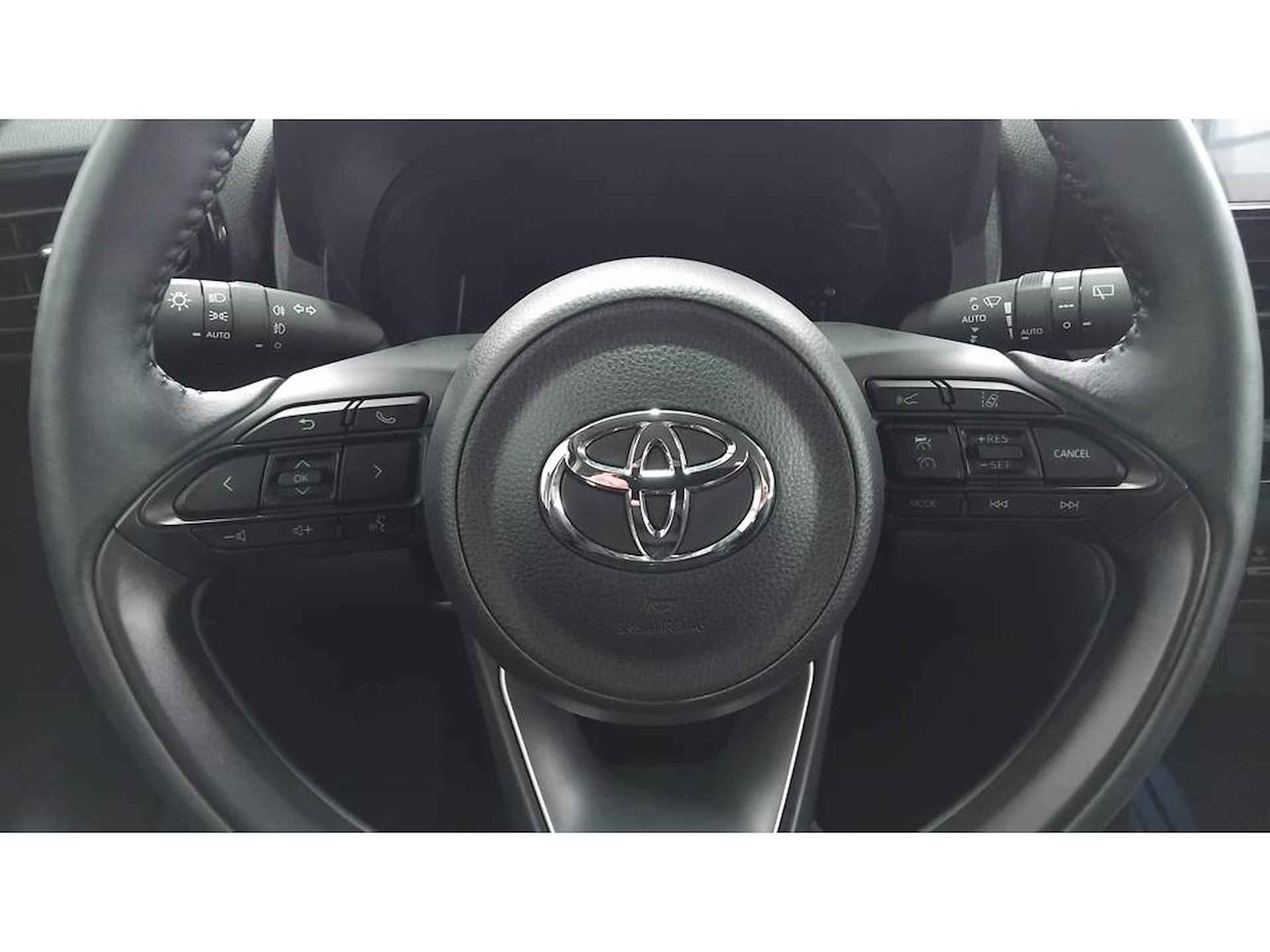 Toyota Yaris Cross 1.5 | HUD | Keyless | Stoel/stuurverw | Navigatie | LED | - 11/24