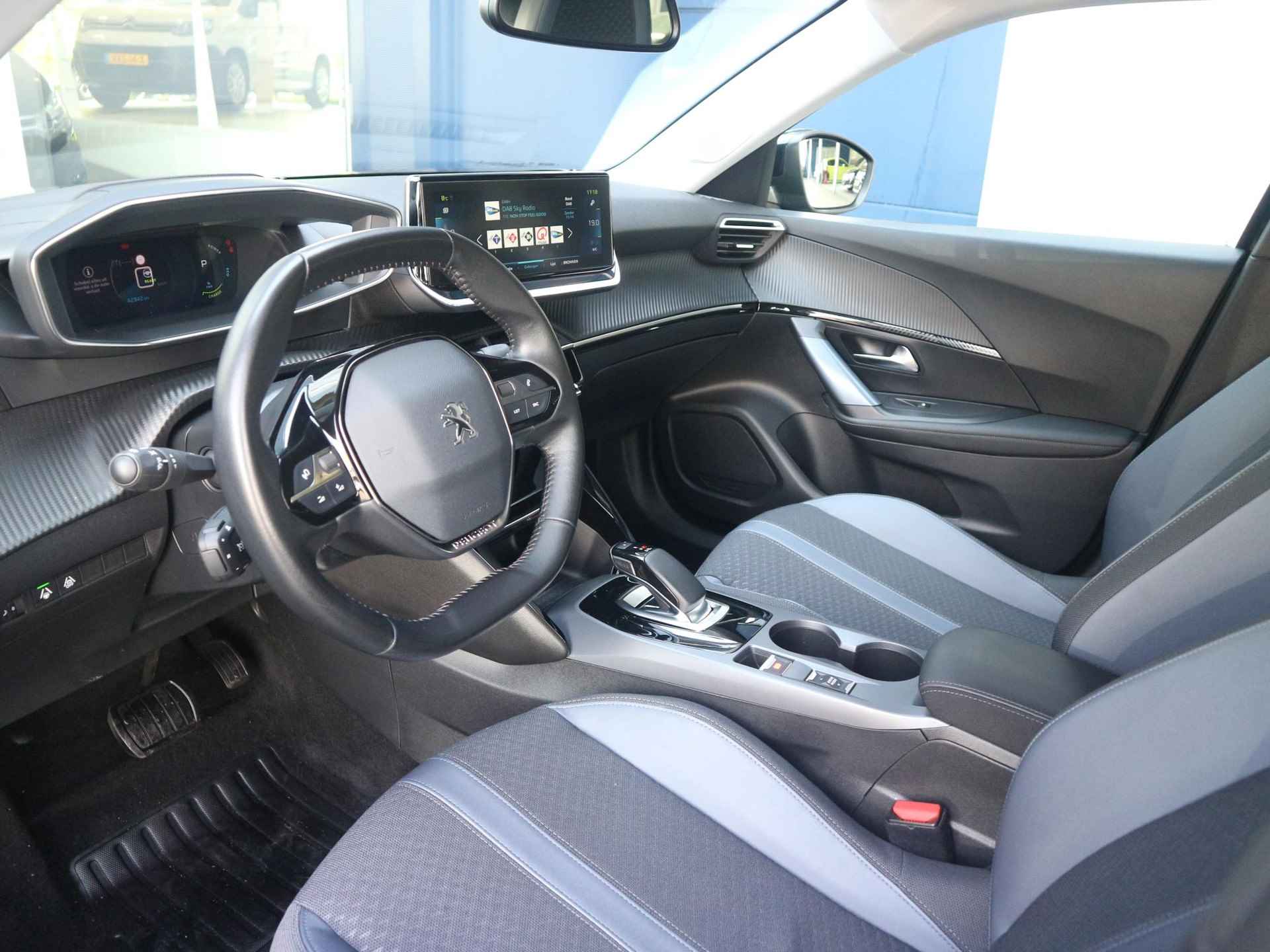 Peugeot e-2008 EV Allure Pack 50 kWh Cruise Control | Apple Carplay | Achteruitrijcamera | Stoelverwarming - 12/42