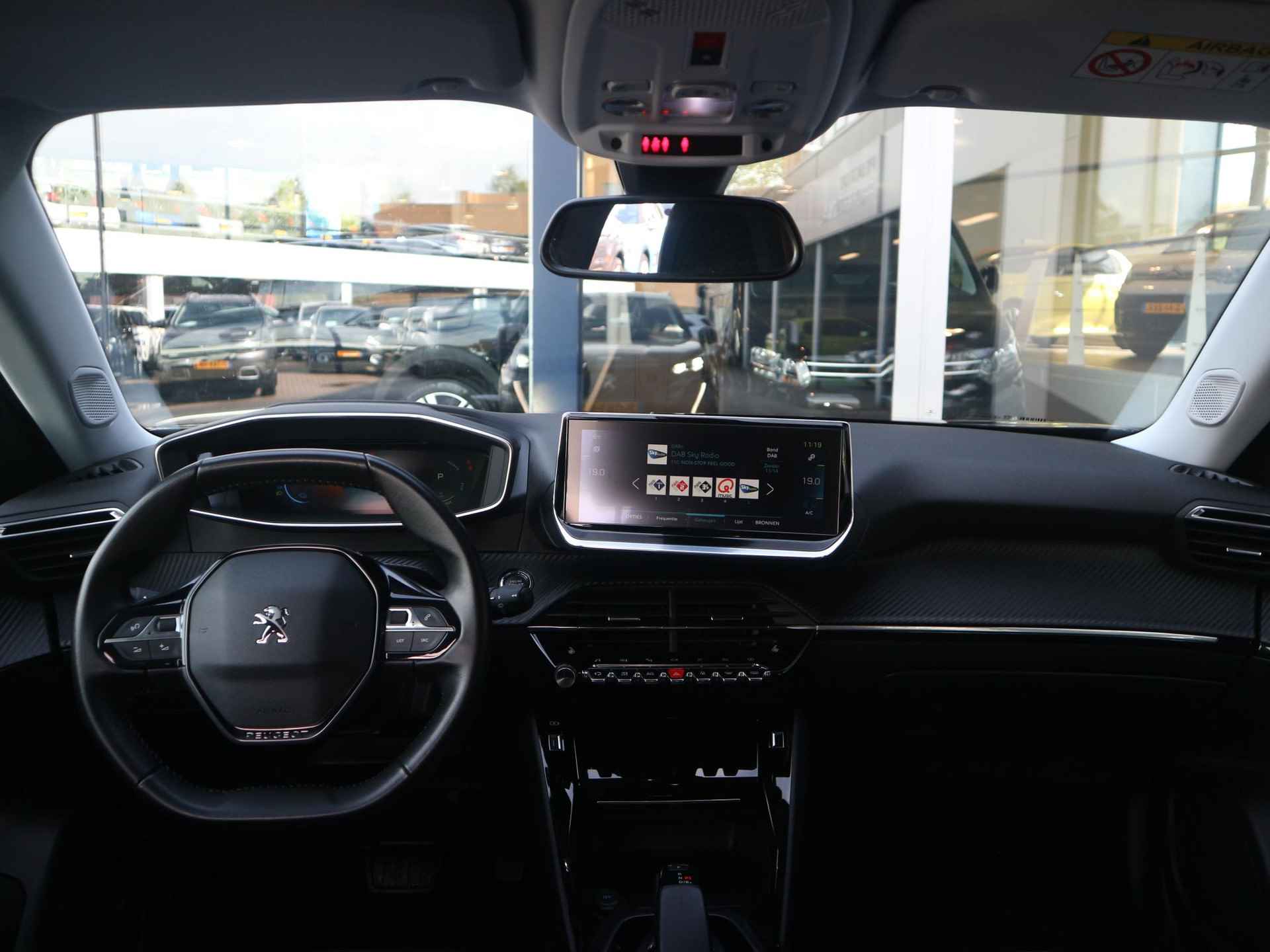 Peugeot e-2008 EV Allure Pack 50 kWh Cruise Control | Apple Carplay | Achteruitrijcamera | Stoelverwarming - 13/42