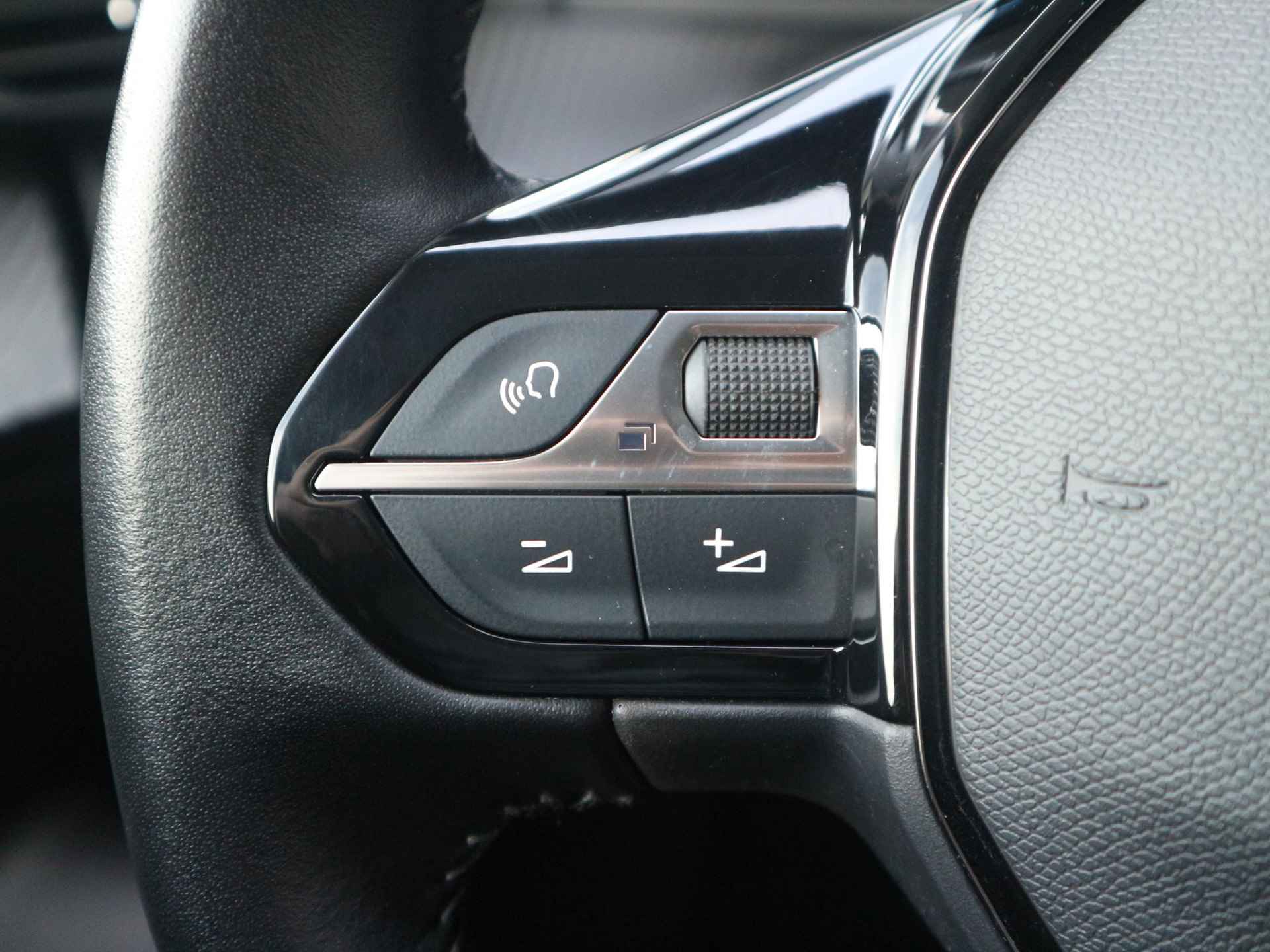 Peugeot e-2008 EV Allure Pack 50 kWh Cruise Control | Apple Carplay | Achteruitrijcamera | Stoelverwarming - 19/42