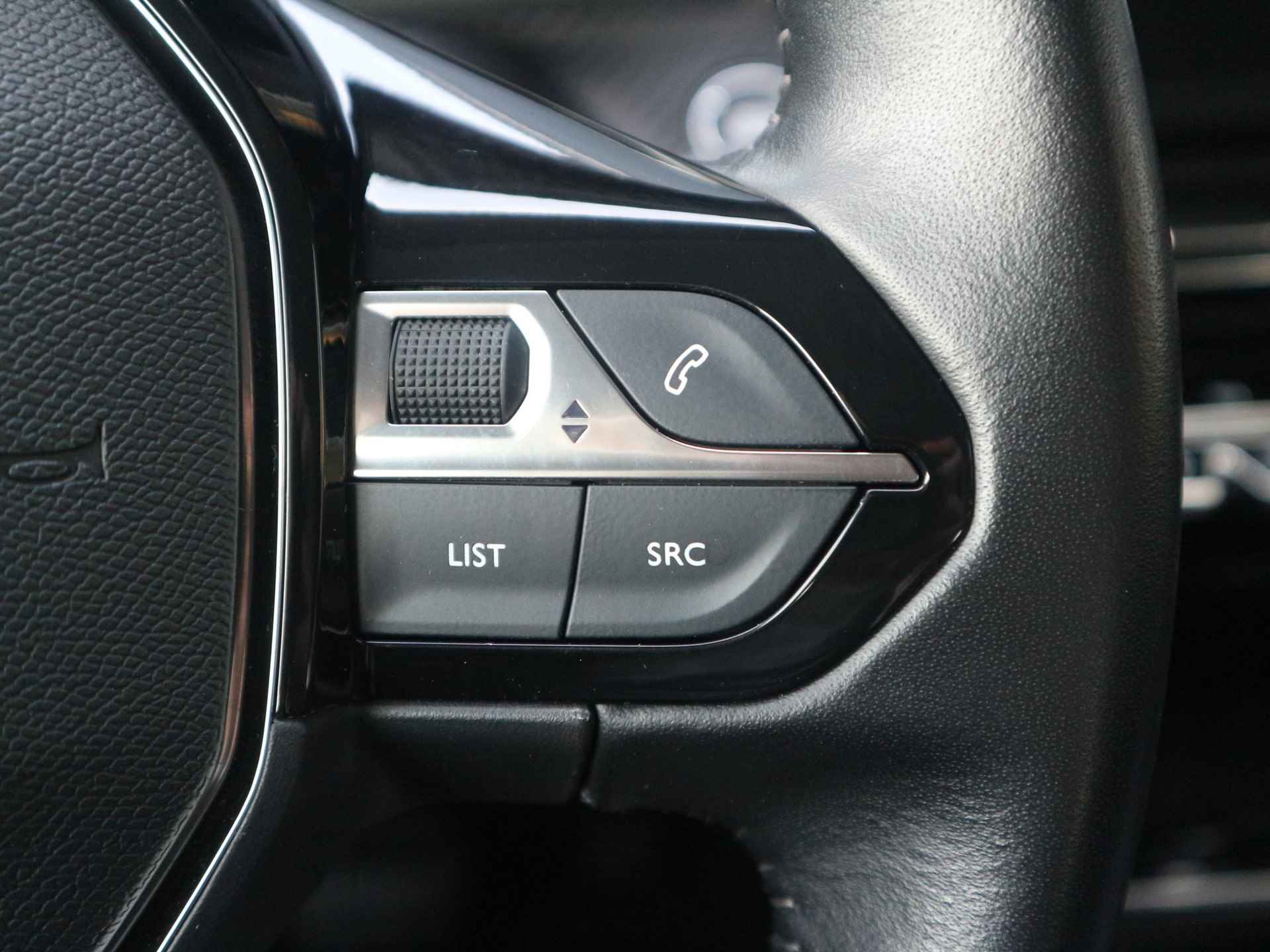 Peugeot e-2008 EV Allure Pack 50 kWh Cruise Control | Apple Carplay | Achteruitrijcamera | Stoelverwarming - 20/42