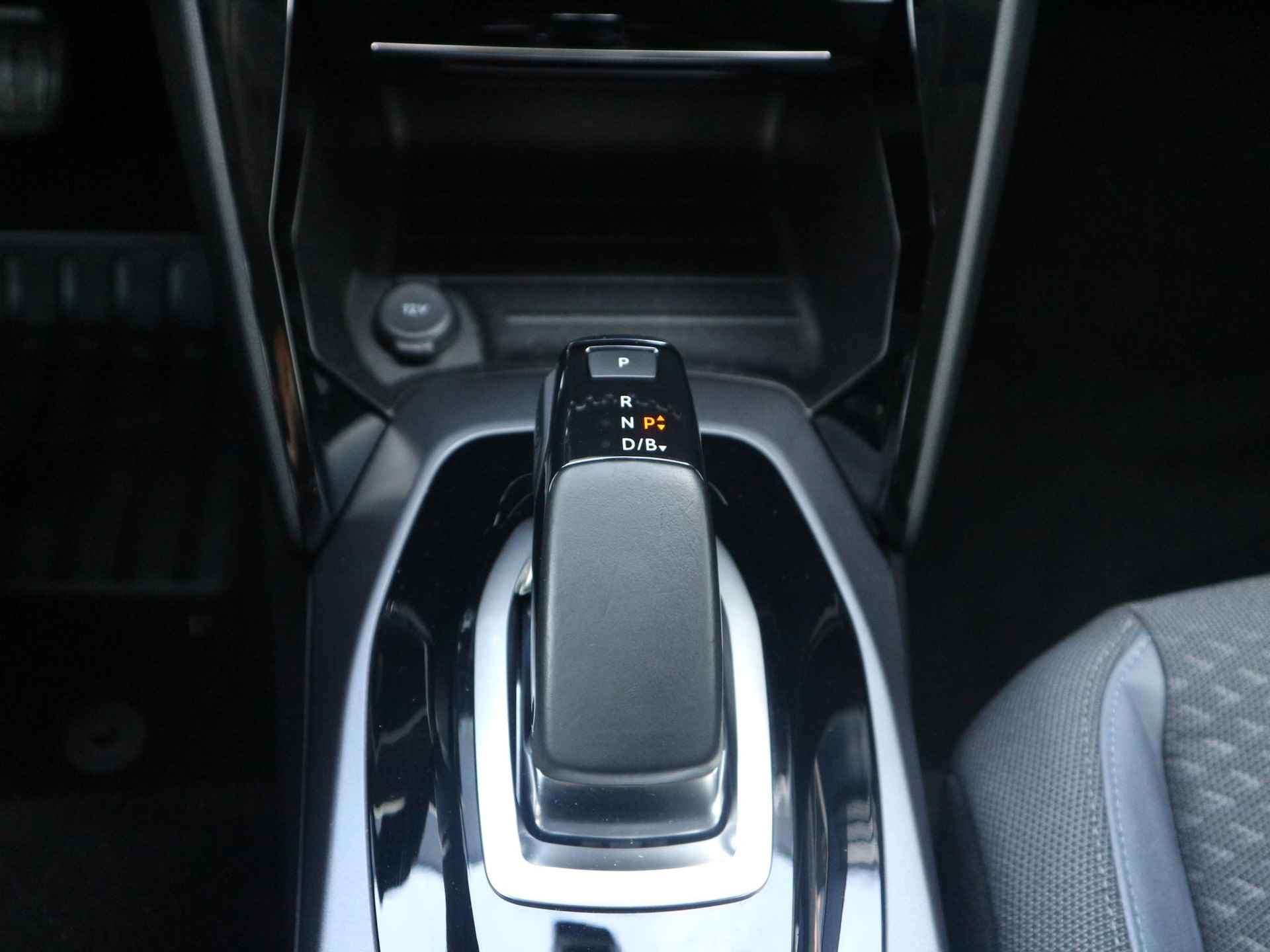 Peugeot e-2008 EV Allure Pack 50 kWh Cruise Control | Apple Carplay | Achteruitrijcamera | Stoelverwarming - 22/42