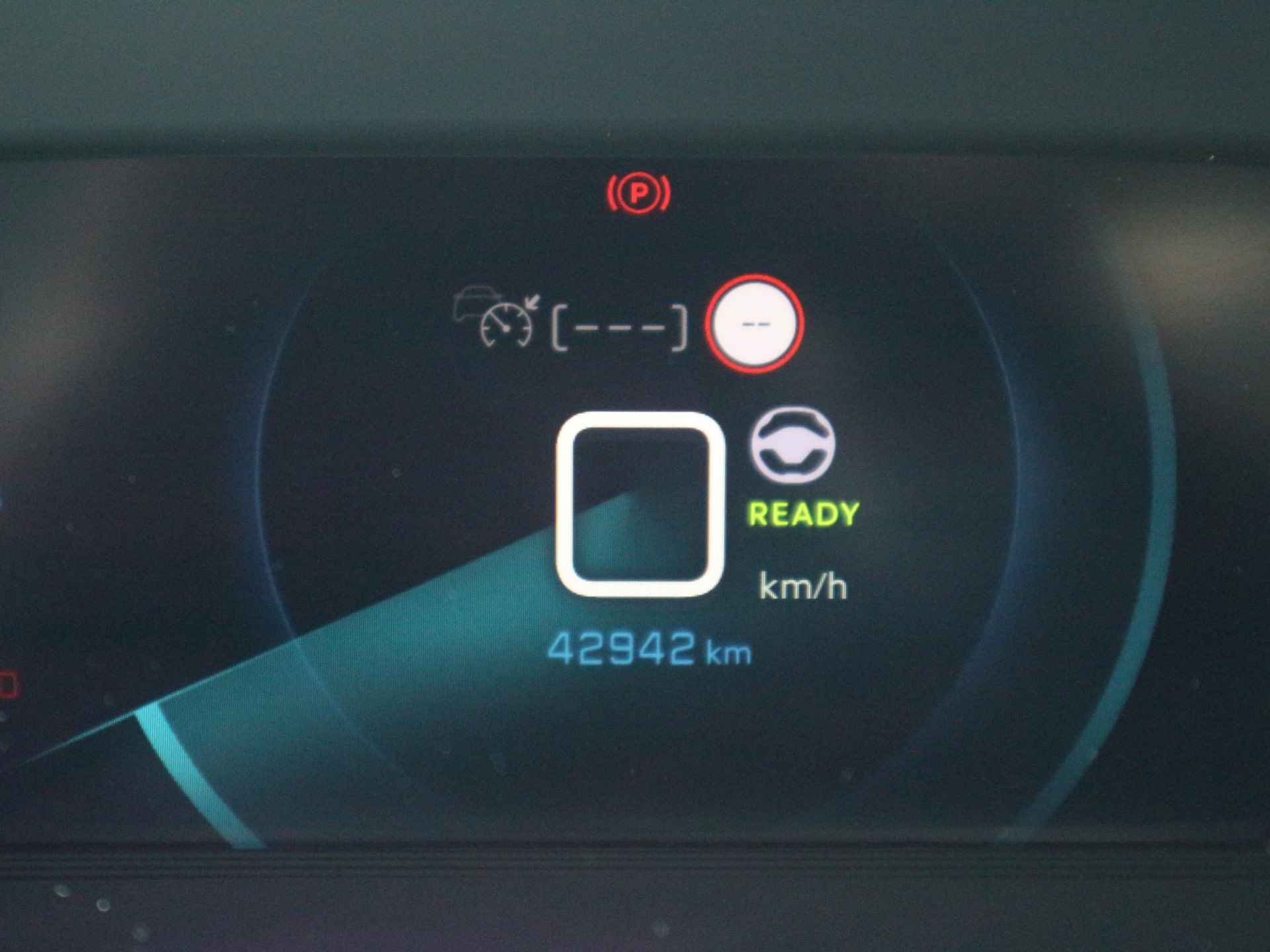 Peugeot e-2008 EV Allure Pack 50 kWh Cruise Control | Apple Carplay | Achteruitrijcamera | Stoelverwarming - 24/42