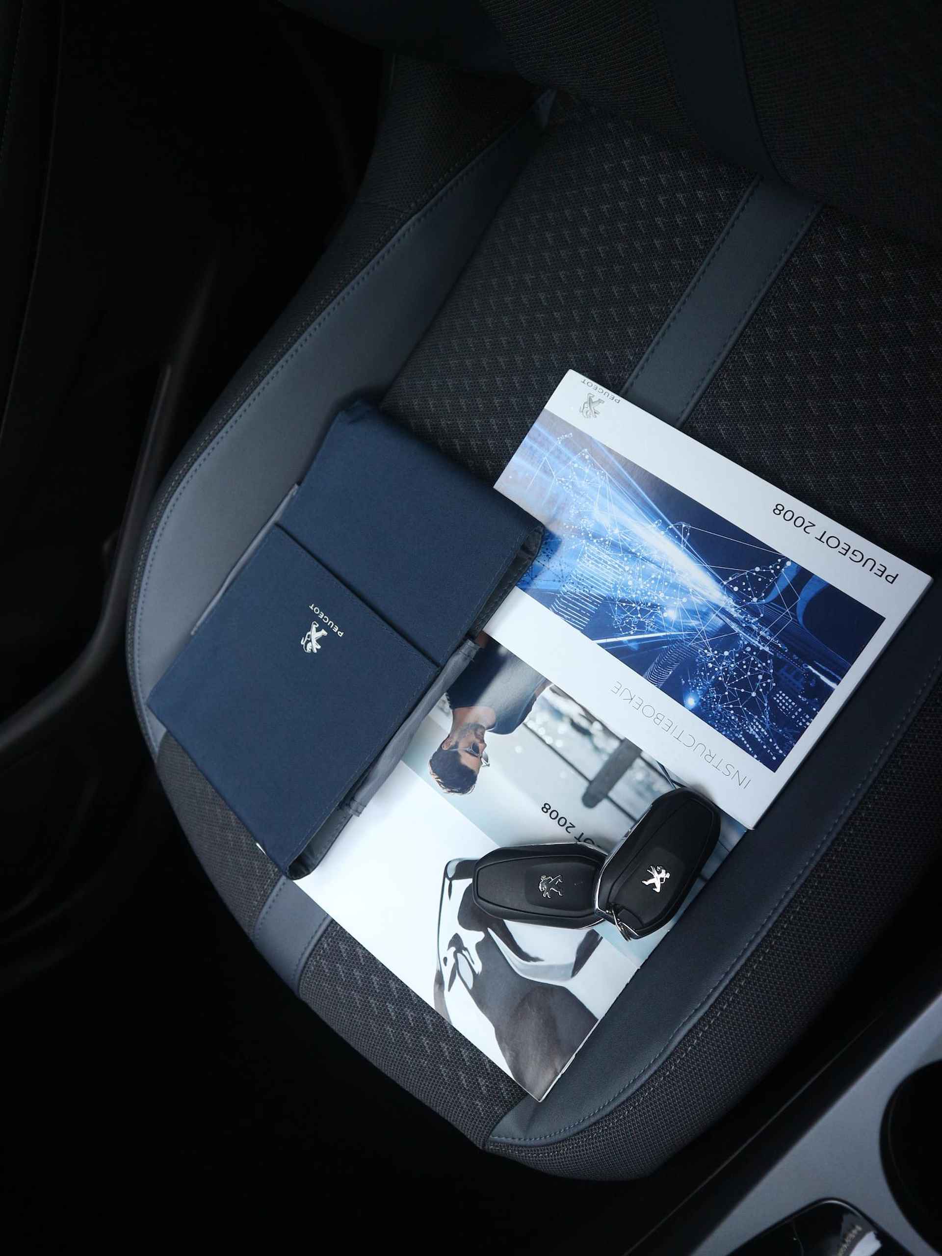 Peugeot e-2008 EV Allure Pack 50 kWh Cruise Control | Apple Carplay | Achteruitrijcamera | Stoelverwarming - 33/42