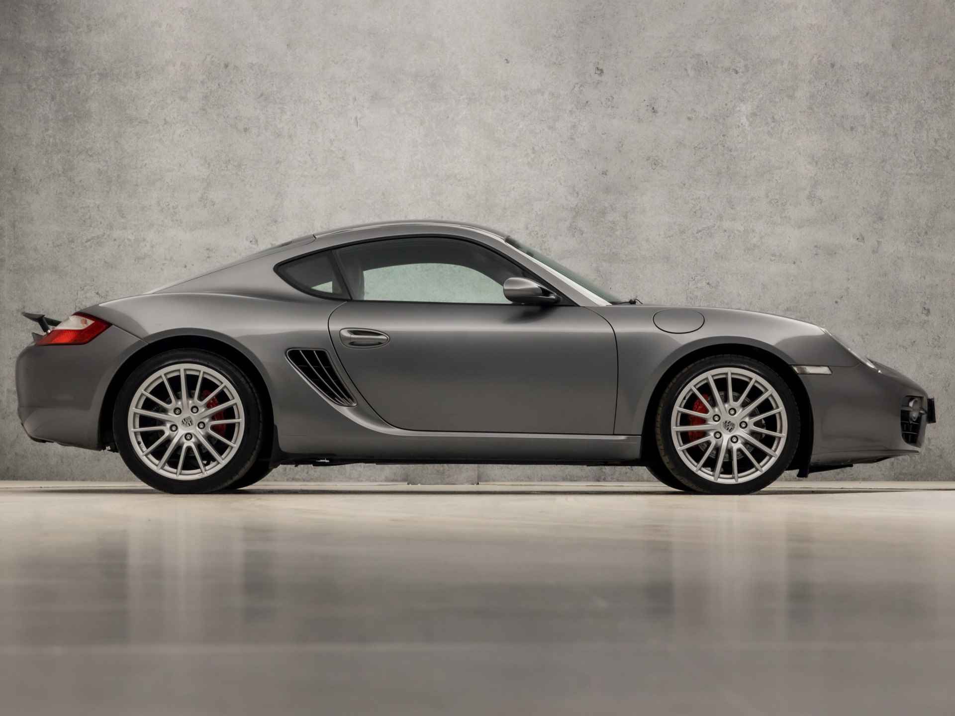 Porsche Cayman S 3.4 Tiptronic 296Pk Automaat (YOUNGTIMER, NAVIGATIE, SPOILER ELEKTRISCH, LEDER, STOELVERWARMING, LEDEREN SPORTSTOELEN, PARKEERSENSOREN, XENON, CRUISE, NIEUWSTAAT) - 4/33