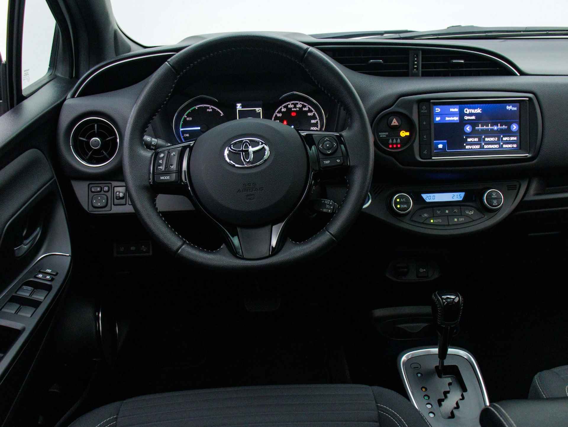 Toyota Yaris 1.5 Hybrid Executive | Panoramadak | Navigatie - 3/43