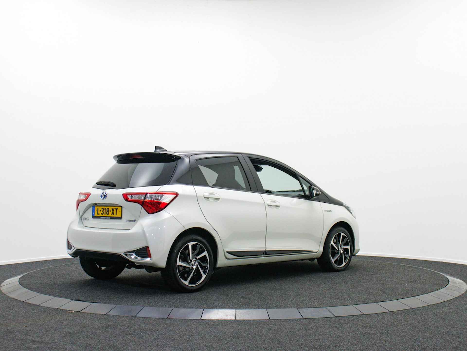 Toyota Yaris 1.5 Hybrid Executive | Panoramadak | Navigatie - 7/43