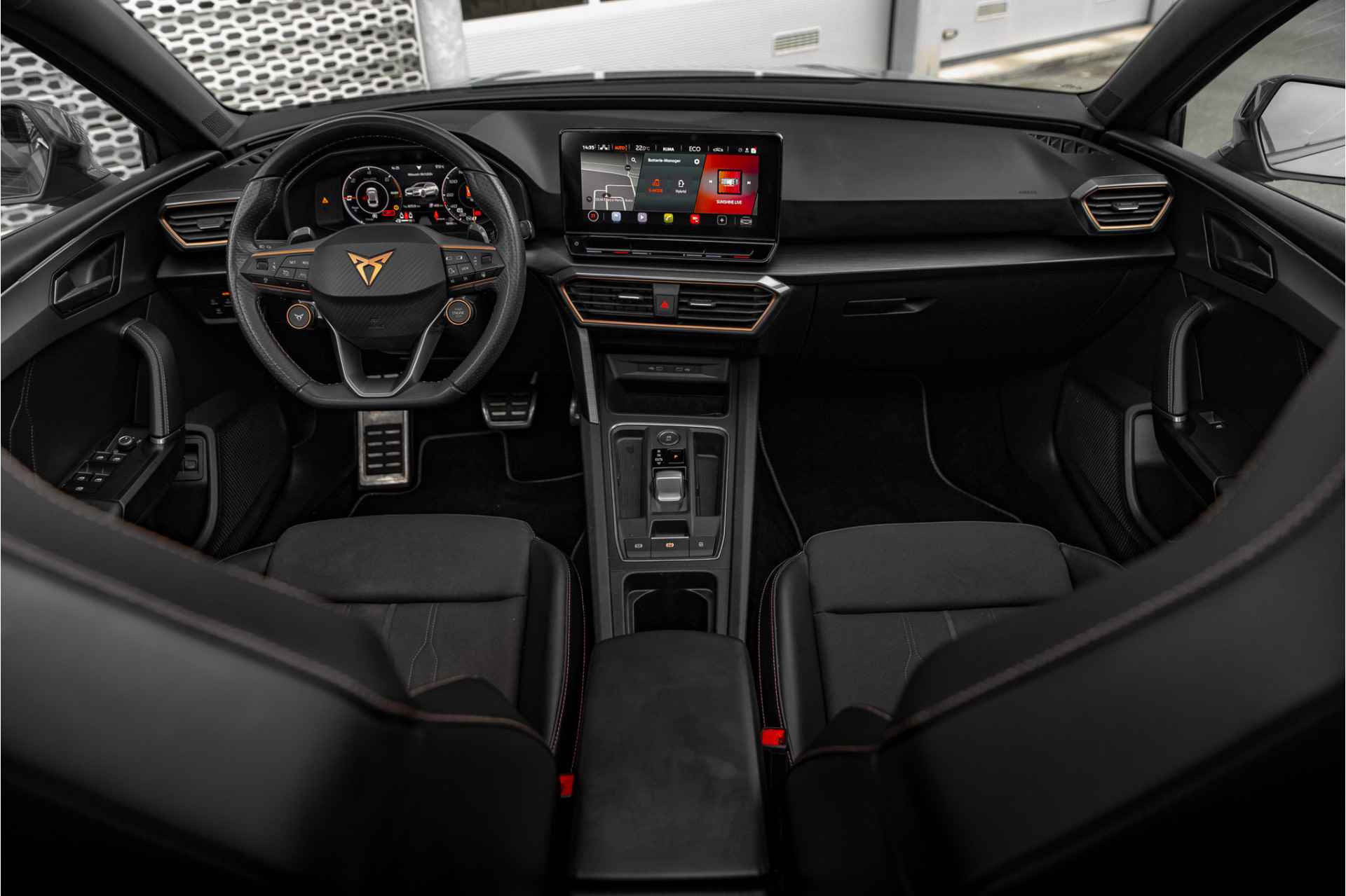 CUPRA Leon Sportstourer 1.4 e-Hybrid VZ Business 245 PK | Panoramadak | Navigatie | Carplay | Stoel- en stuurverwarming - 7/28