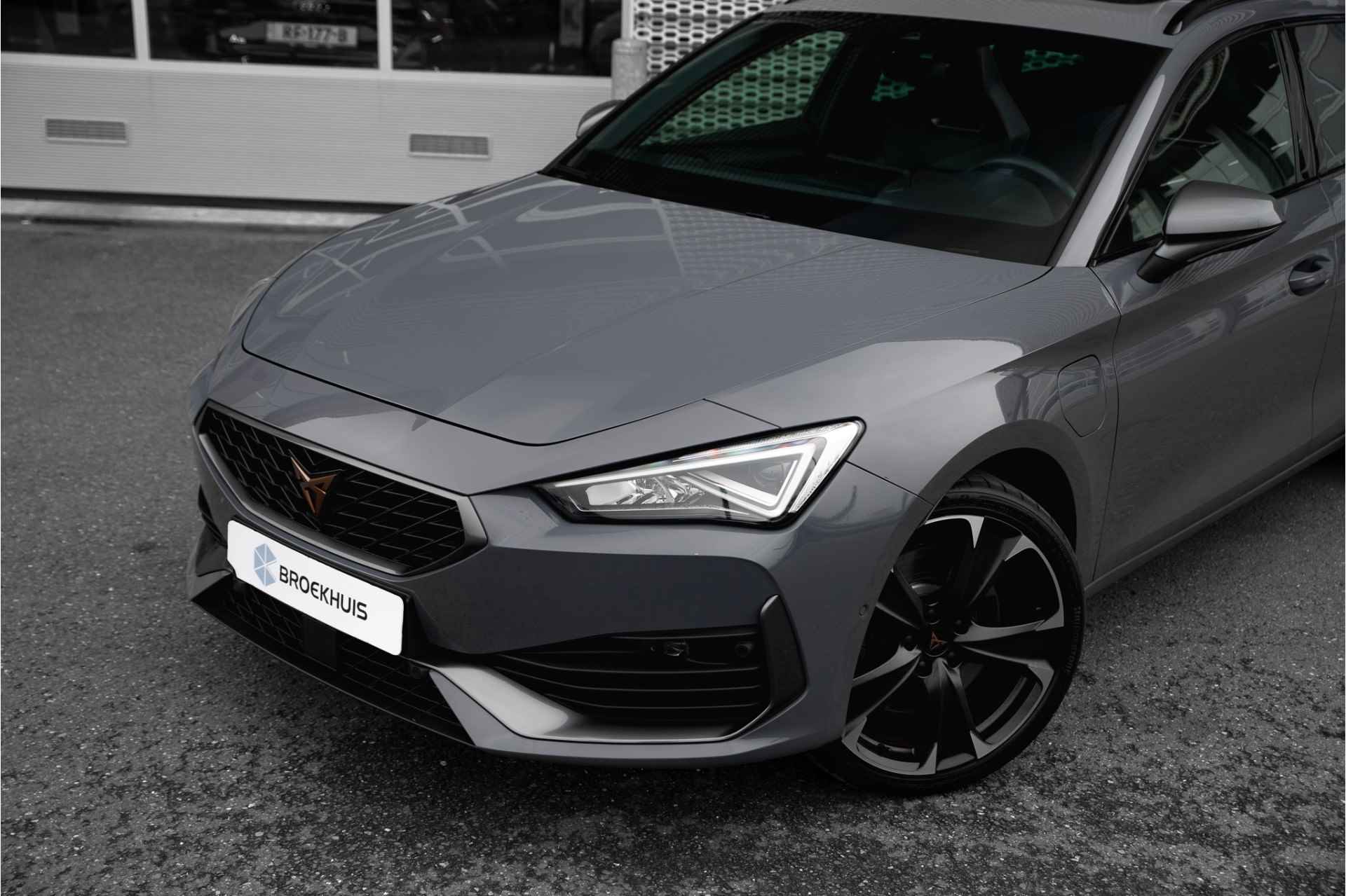 CUPRA Leon Sportstourer 1.4 e-Hybrid VZ Business 245 PK | Panoramadak | Navigatie | Carplay | Stoel- en stuurverwarming - 20/28