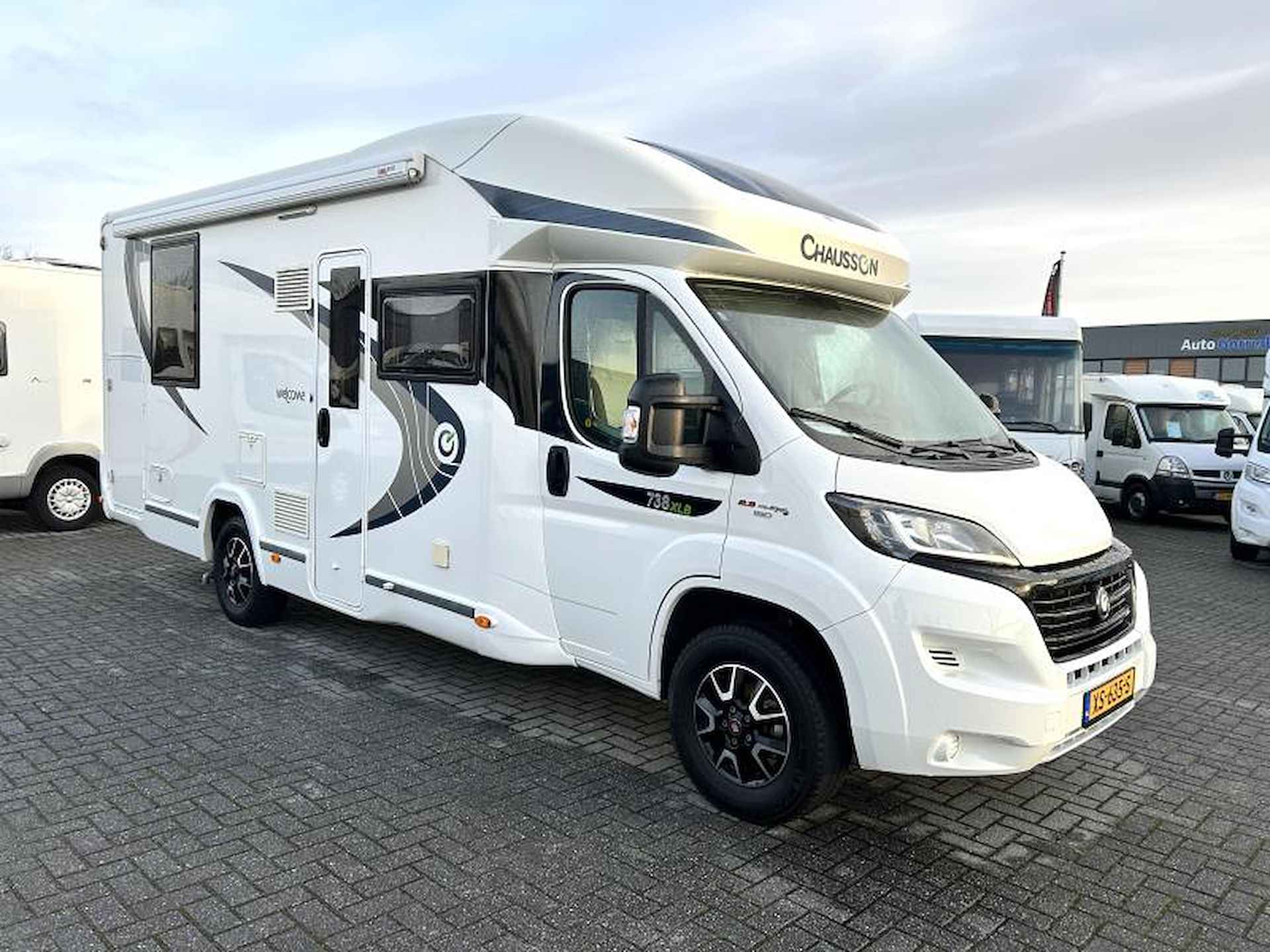 Chausson Titanium 738 XLB Queensbed/2019/Euro6/7.4m - 3/23