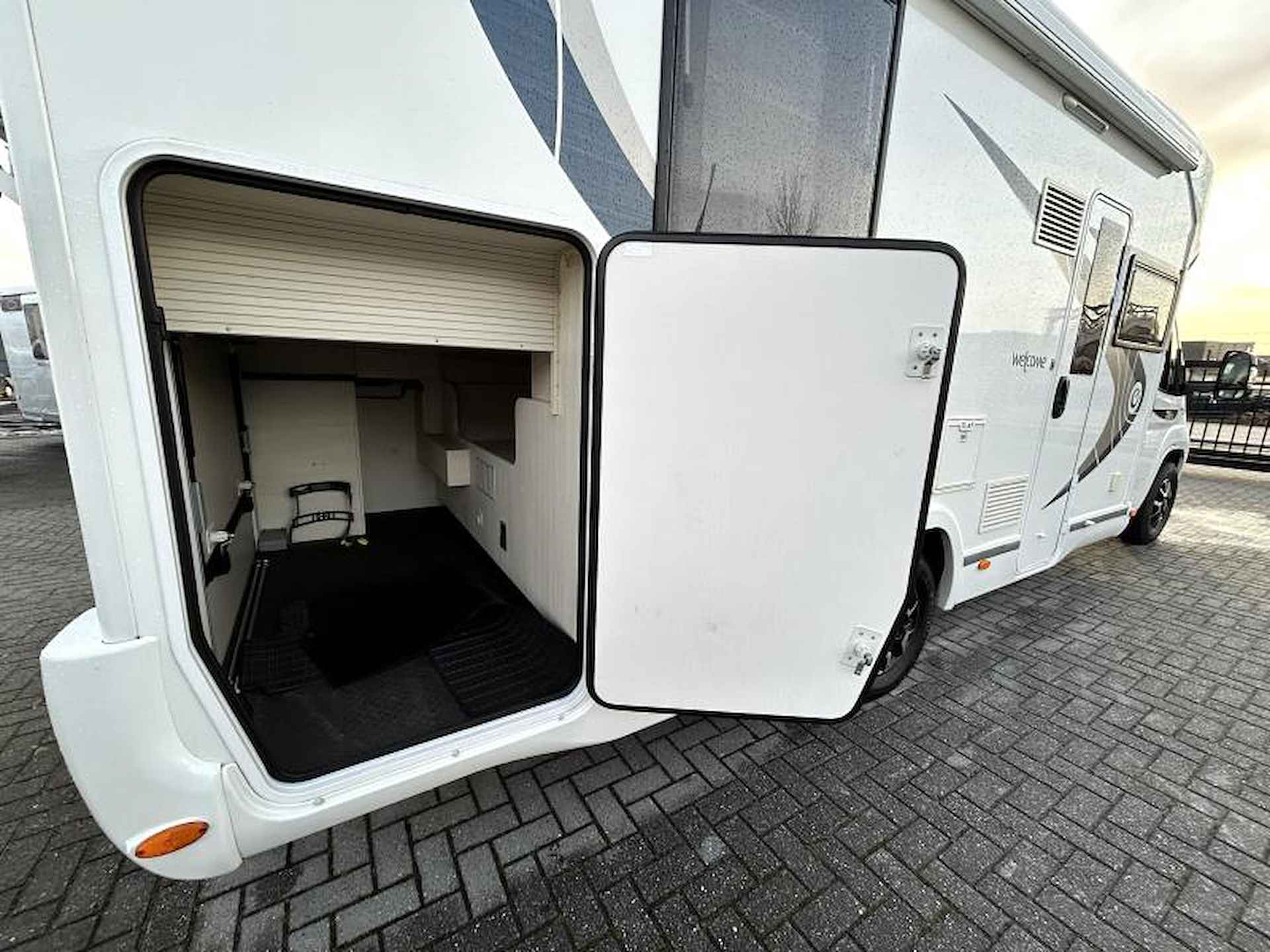 Chausson Titanium 738 XLB Queensbed/2019/Euro6/7.4m - 7/23