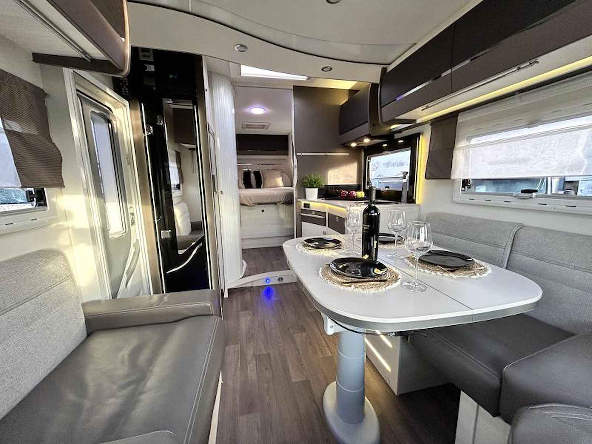 Chausson Titanium 738 XLB Queensbed/2019/Euro6/7.4m - 9/23