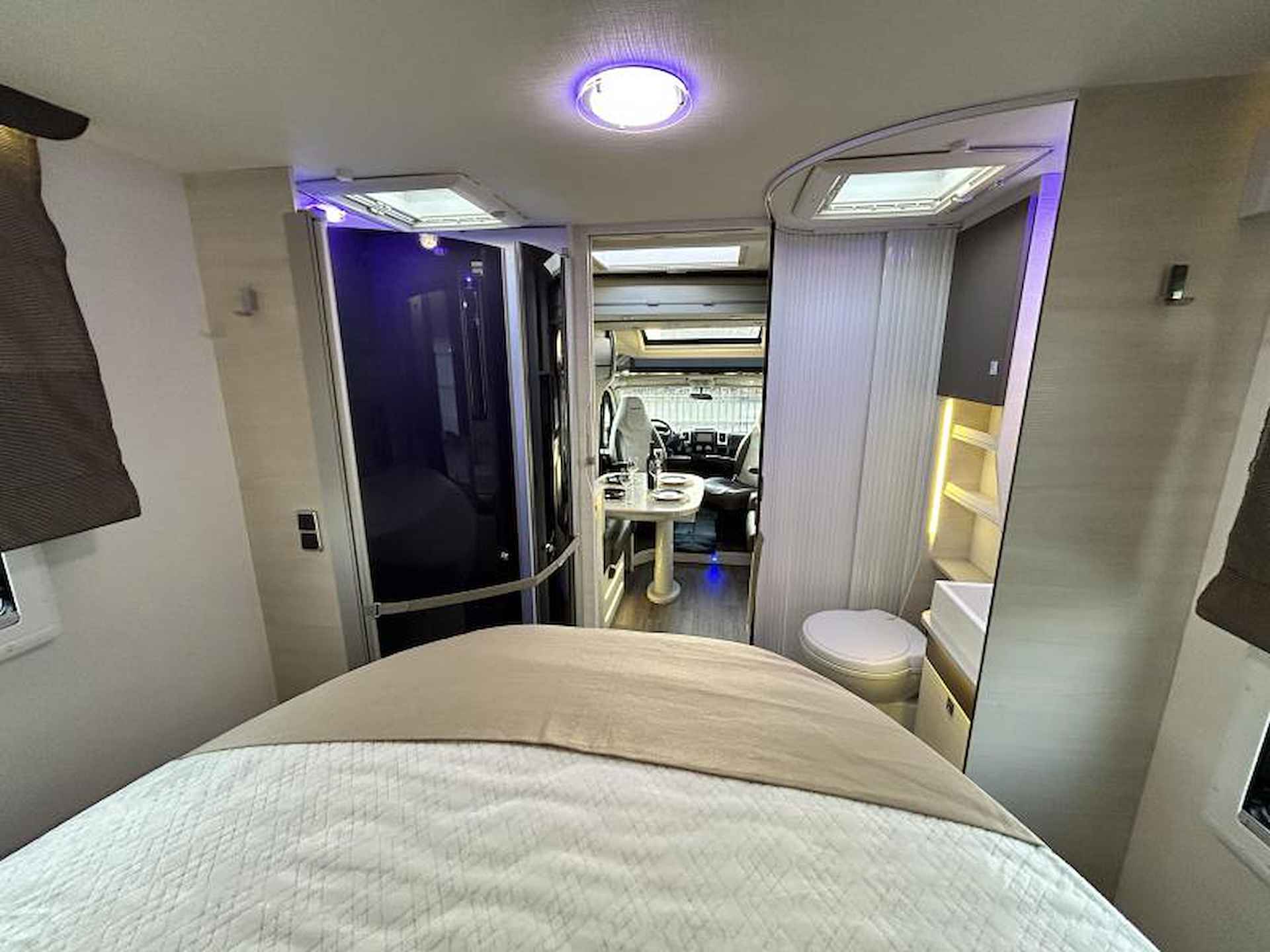 Chausson Titanium 738 XLB Queensbed/2019/Euro6/7.4m - 10/23