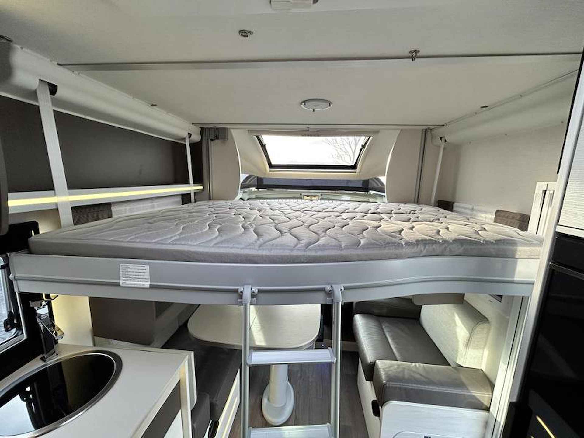 Chausson Titanium 738 XLB Queensbed/2019/Euro6/7.4m - 13/23