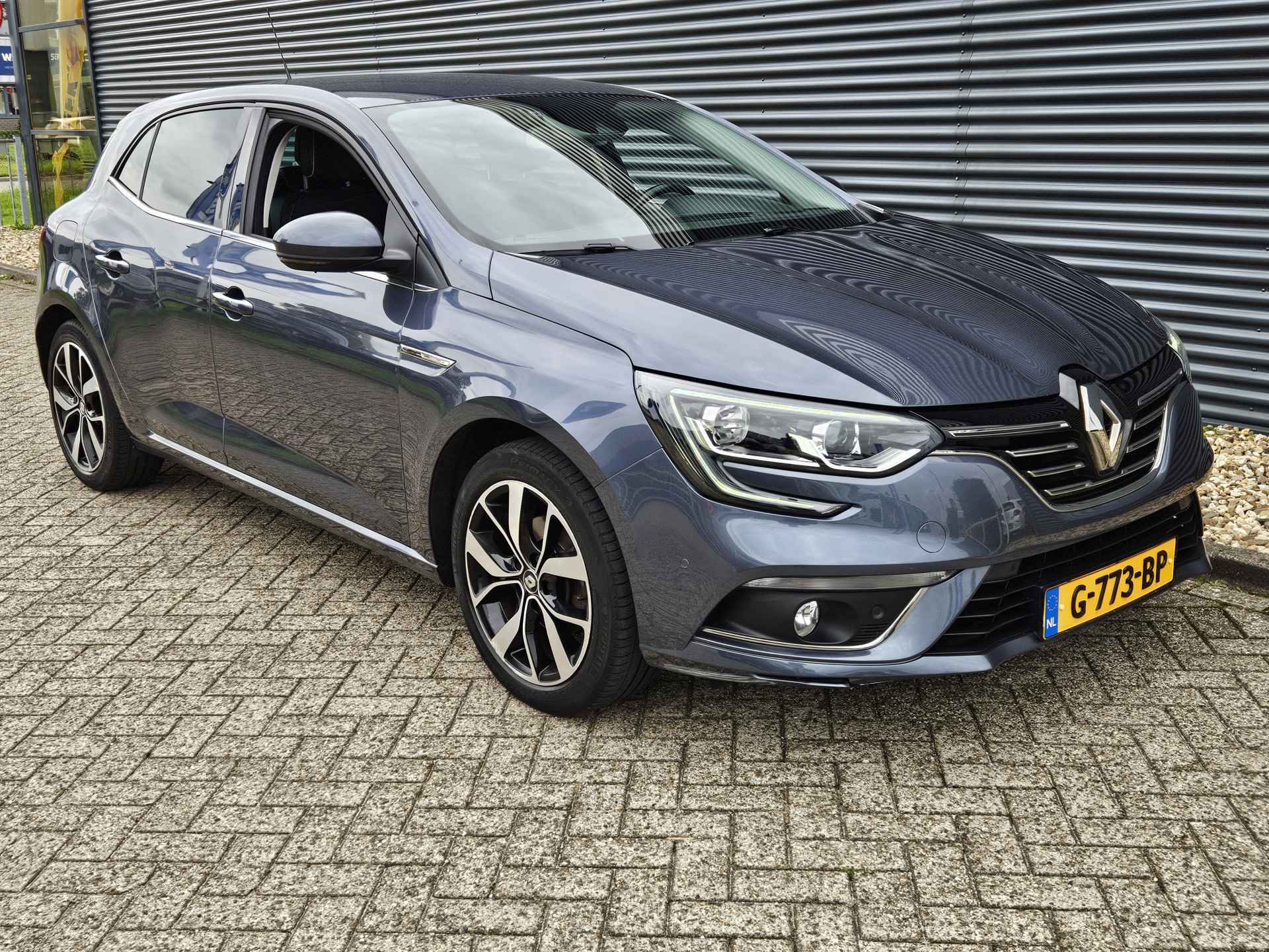 Renault Mégane 1.3 TCe 140 Bose | Trekhaak | Parkeercamera | Navigatie | Bluetooth | Park Assist | 1e Eigenaar !! - 3/50