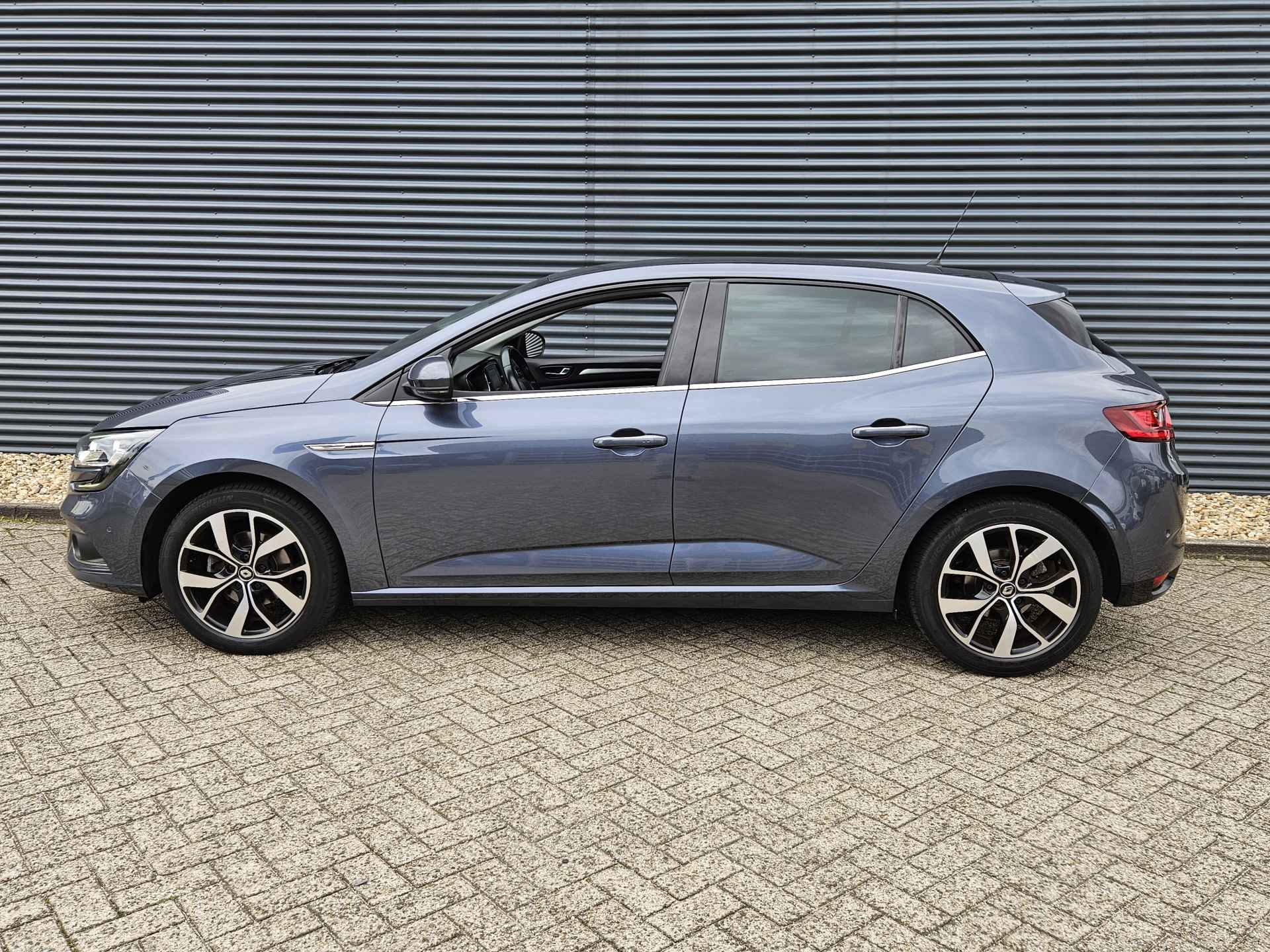 Renault Mégane 1.3 TCe 140 Bose | Trekhaak | Parkeercamera | Navigatie | Bluetooth | Park Assist | 1e Eigenaar !! - 4/50