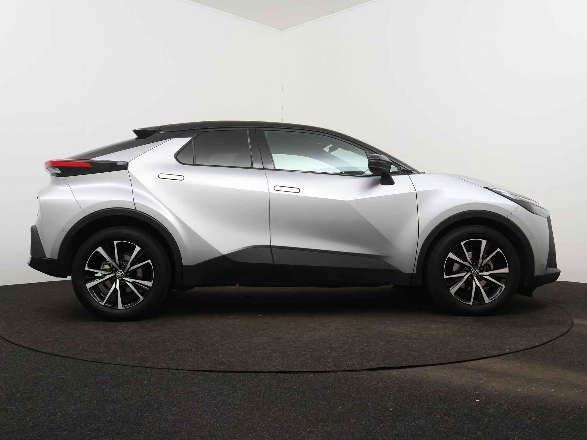 Toyota C-HR 1.8 Hybrid 140 First Edition | 360 Camera | Navigatie | Parkeersensoren | LM velgen | - 16/45