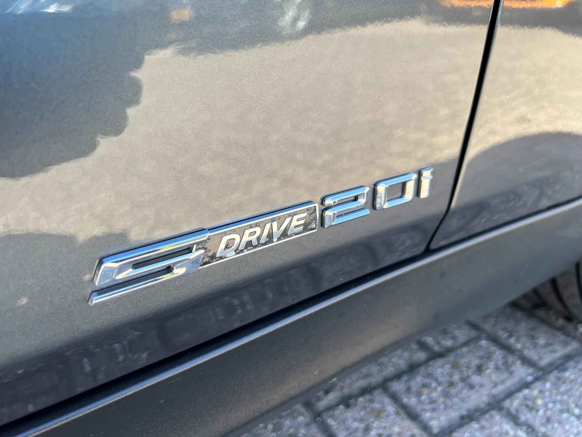 BMW X1 SDrive20i Business - 34/35