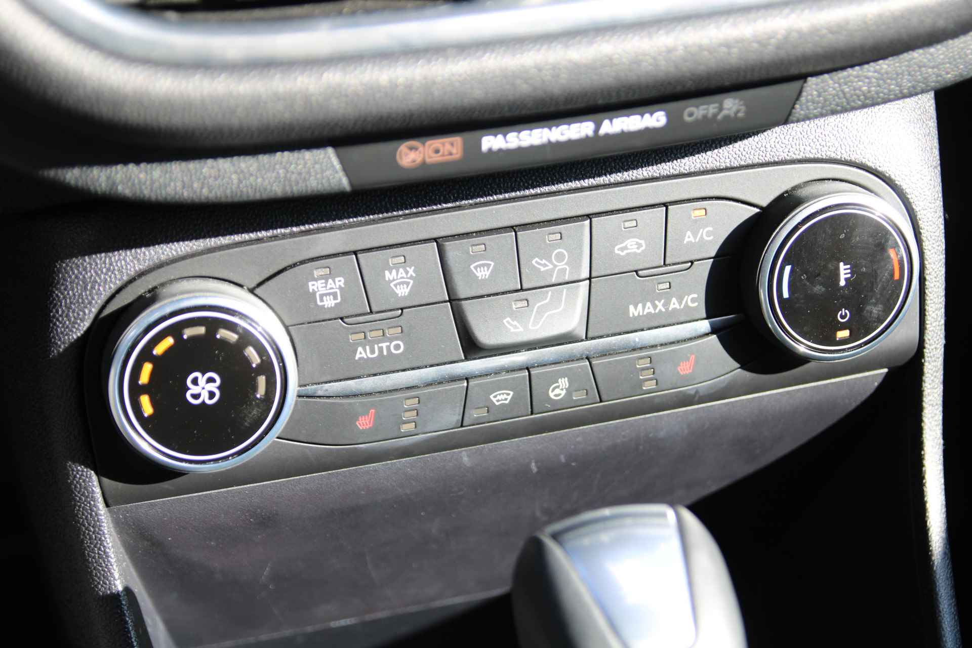 Ford Fiesta 1.0 EcoBoost 125pk Hybrid Titanium Automaat WINTERPAKKET PDC NAVI CAMERA - 28/33