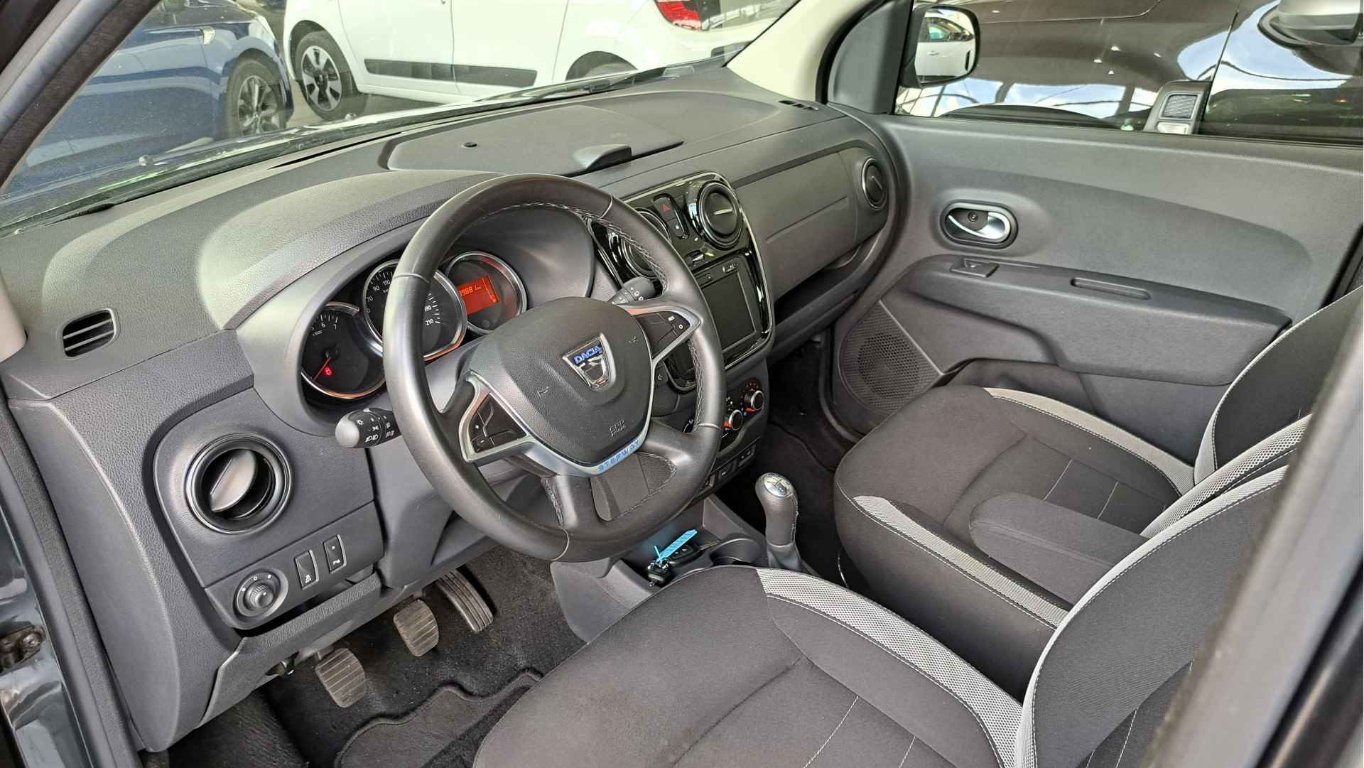 Dacia Lodgy 1.6 SCe 110 pk Bi-Fuel Stepway 7p. | Navigatie | Airco | Cruise | parkeersensoren achter | incl. Bovag rijklaarpakket met 12 maanden garantie | - 3/26