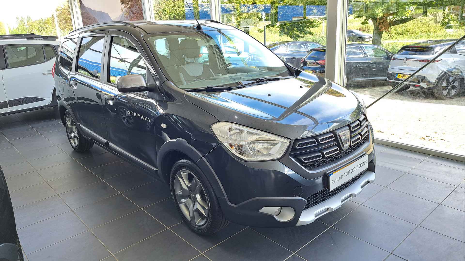 Dacia Lodgy 1.6 SCe 110 pk Bi-Fuel Stepway 7p. | Navigatie | Airco | Cruise | parkeersensoren achter | incl. Bovag rijklaarpakket met 12 maanden garantie | - 6/26