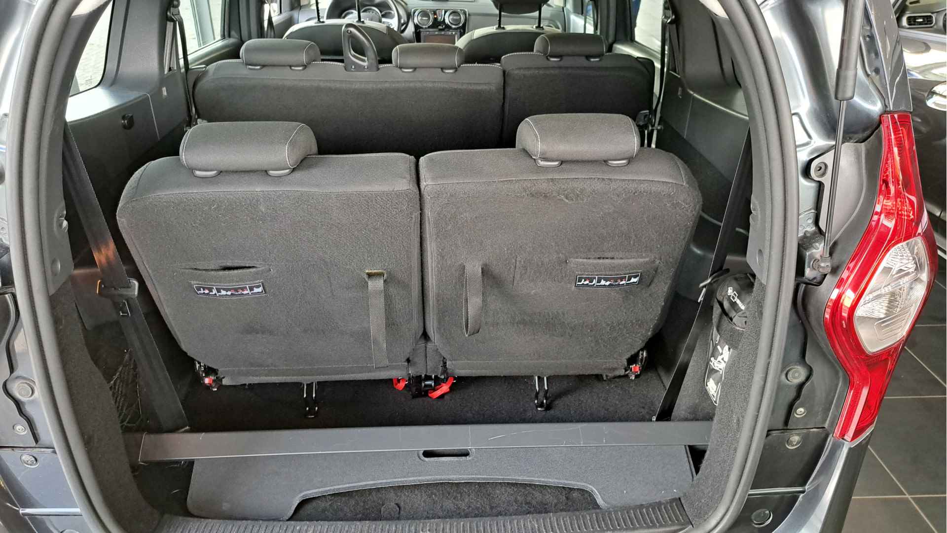 Dacia Lodgy 1.6 SCe 110 pk Bi-Fuel Stepway 7p. | Navigatie | Airco | Cruise | parkeersensoren achter | incl. Bovag rijklaarpakket met 12 maanden garantie | - 11/26