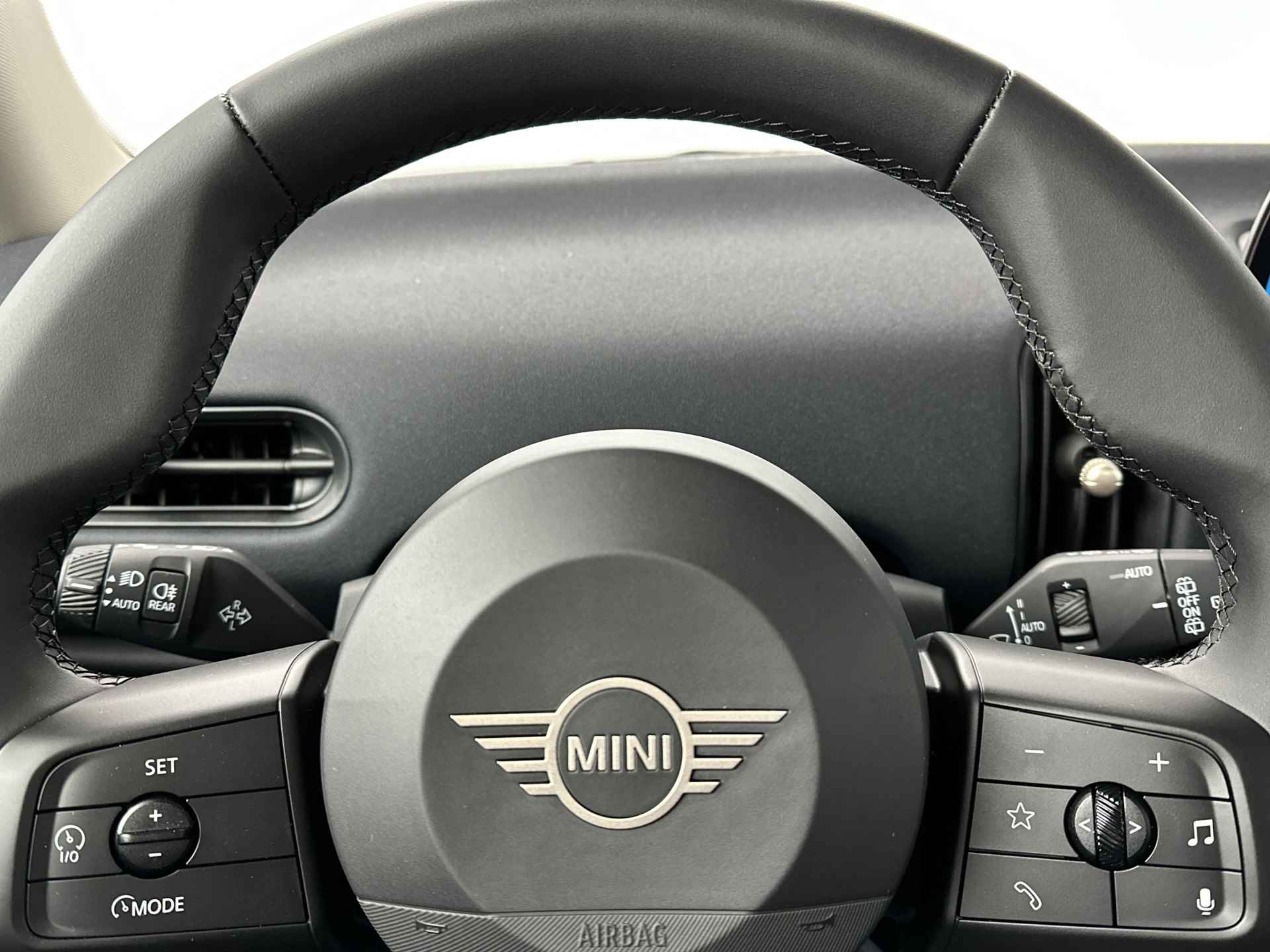 MINI 3-deurs Cooper C Essential Trim | 17 Inch LM wielen - 9/24