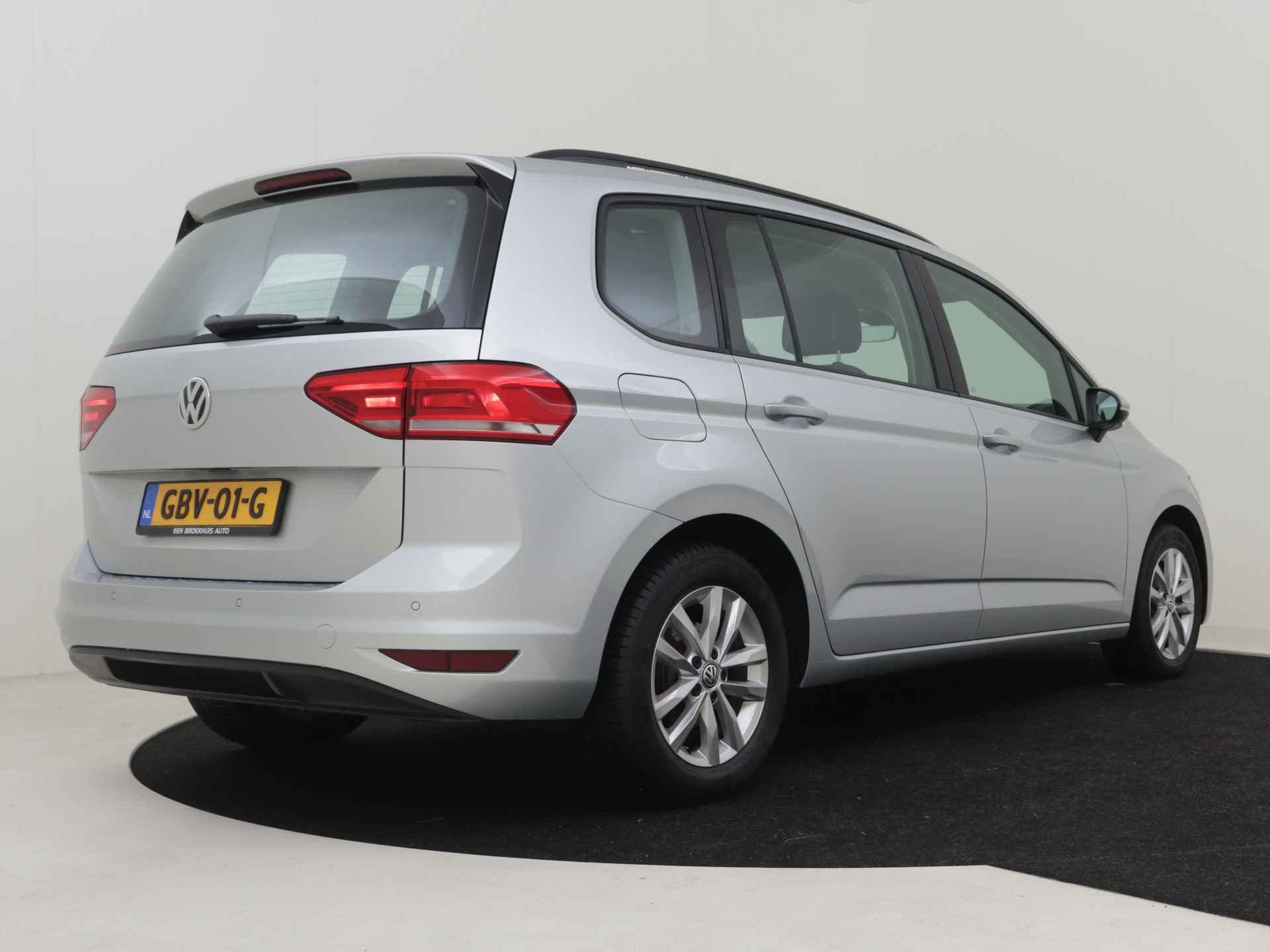 Volkswagen Touran Comfortline 1.5TSI 150pk DSG | Navi | Adaptive Cruise Controle | Stoelverwarming - 3/34