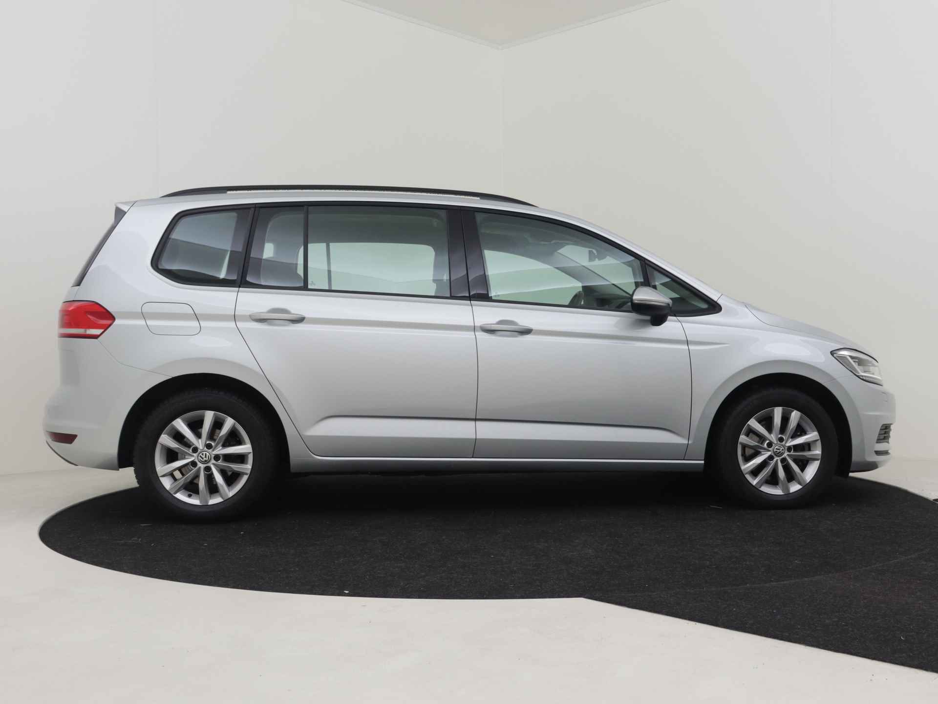 Volkswagen Touran Comfortline 1.5TSI 150pk DSG | Navi | Adaptive Cruise Controle | Stoelverwarming - 12/34