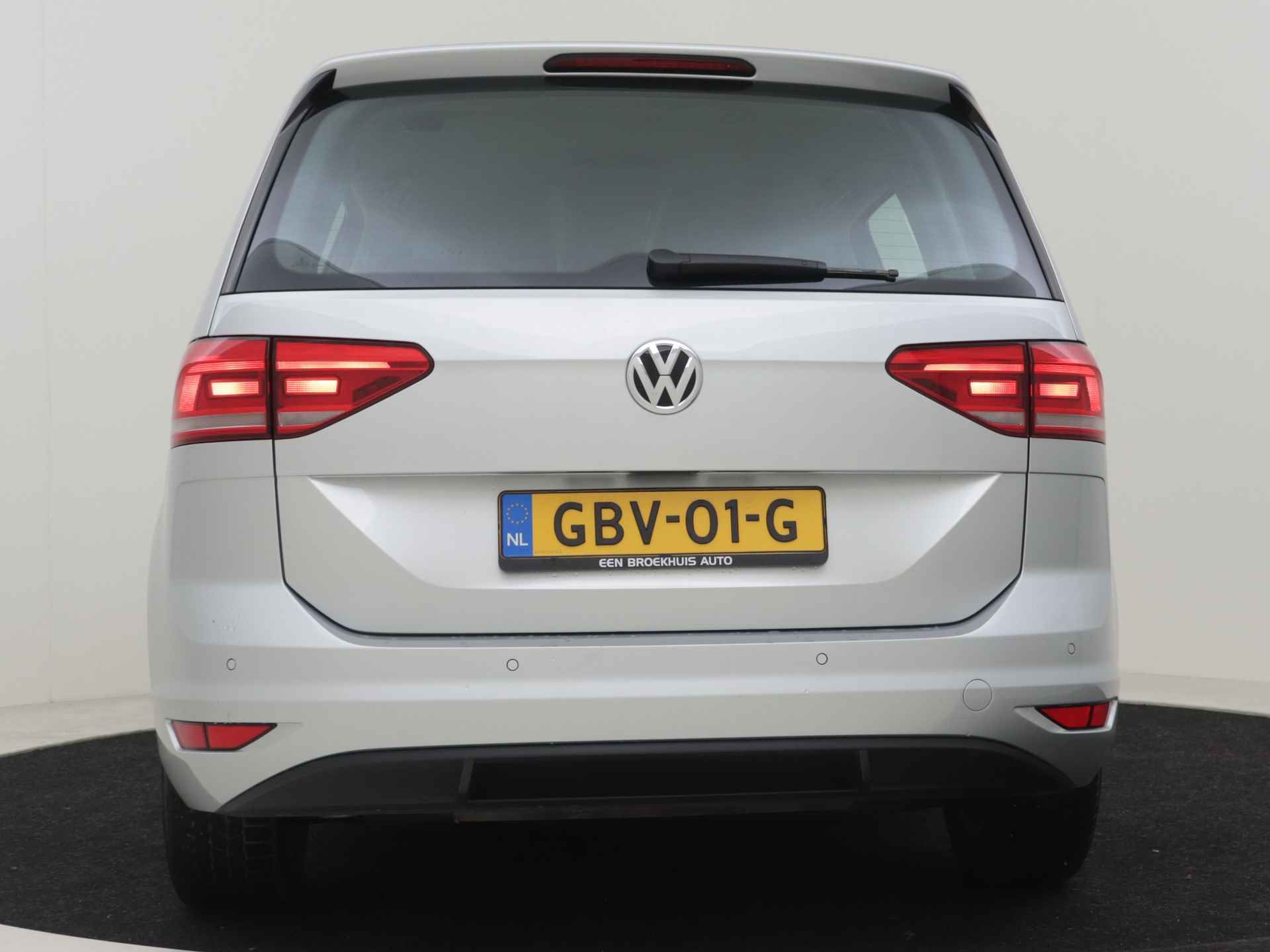 Volkswagen Touran Comfortline 1.5TSI 150pk DSG | Navi | Adaptive Cruise Controle | Stoelverwarming - 24/34