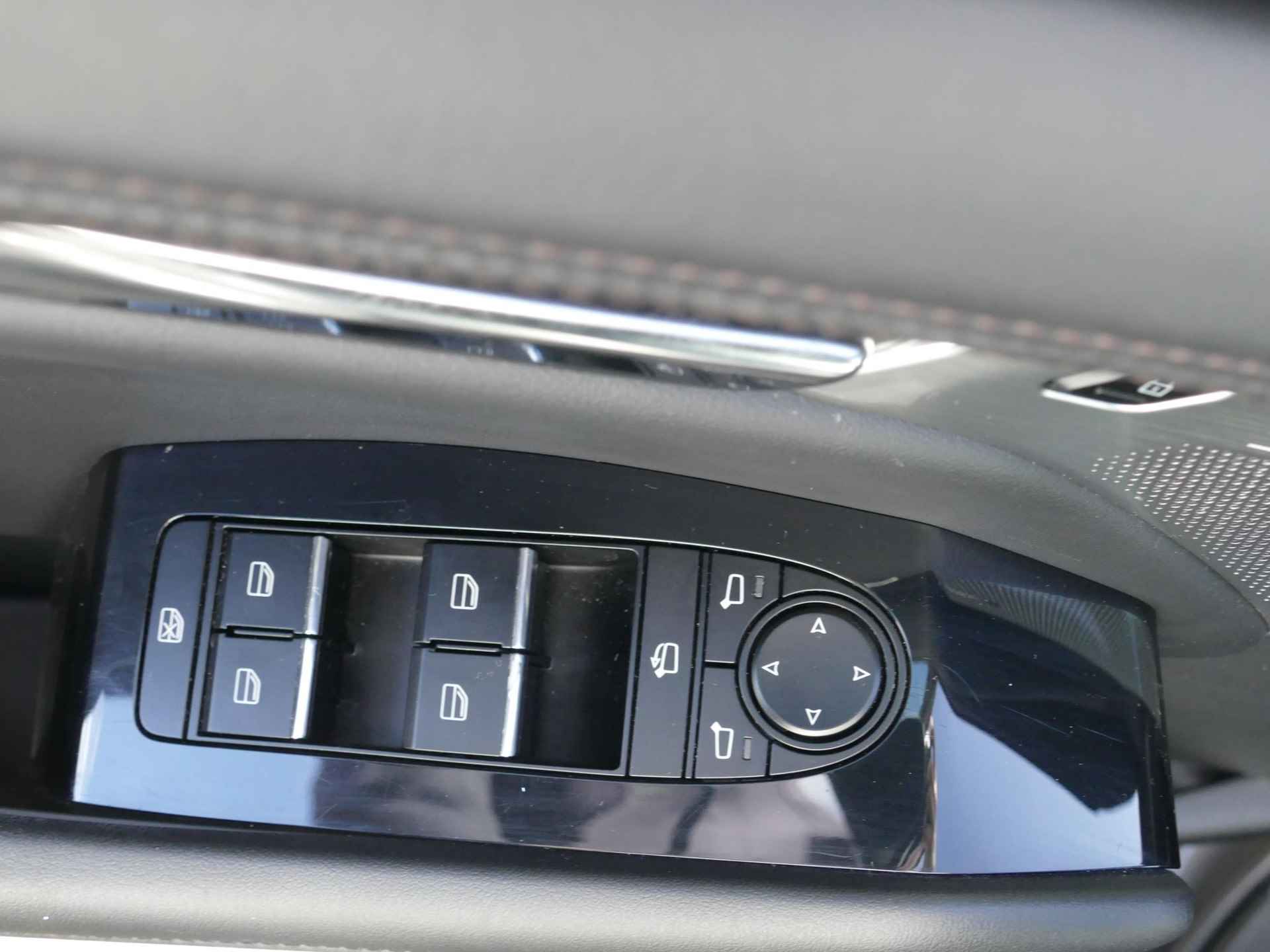 Mazda 3 2.0 e-SkyActiv-X M Hybrid 180 Luxury | Leder | Bose | Adapt. Cruise | - 7/22