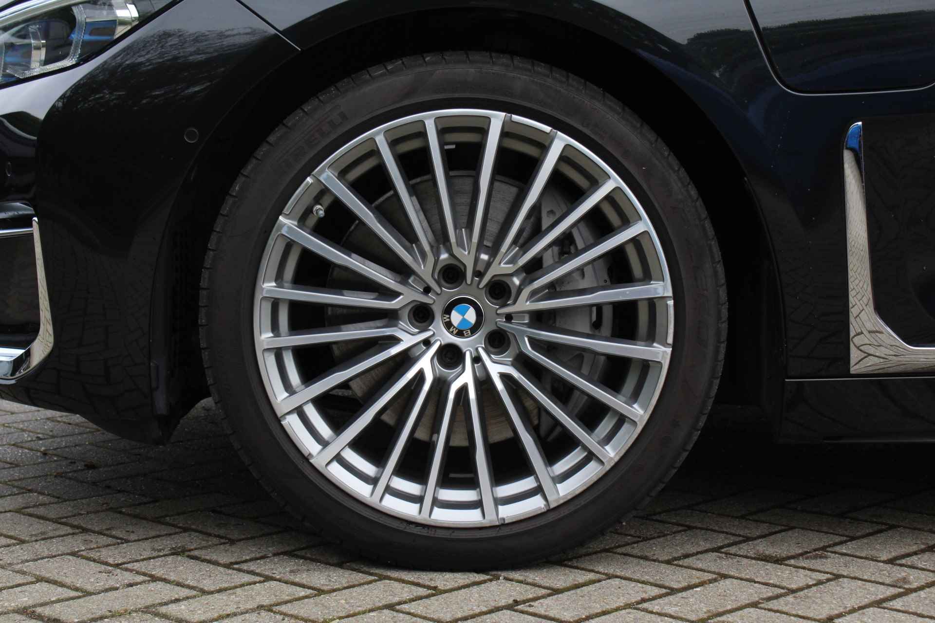 BMW 7 Serie 745e High Executive Automaat / Schuif-kanteldak / Laserlight / Active Steering / Parking Assistant Plus / Soft Close / Gesture Control / Driving Assistant Professional - 5/35